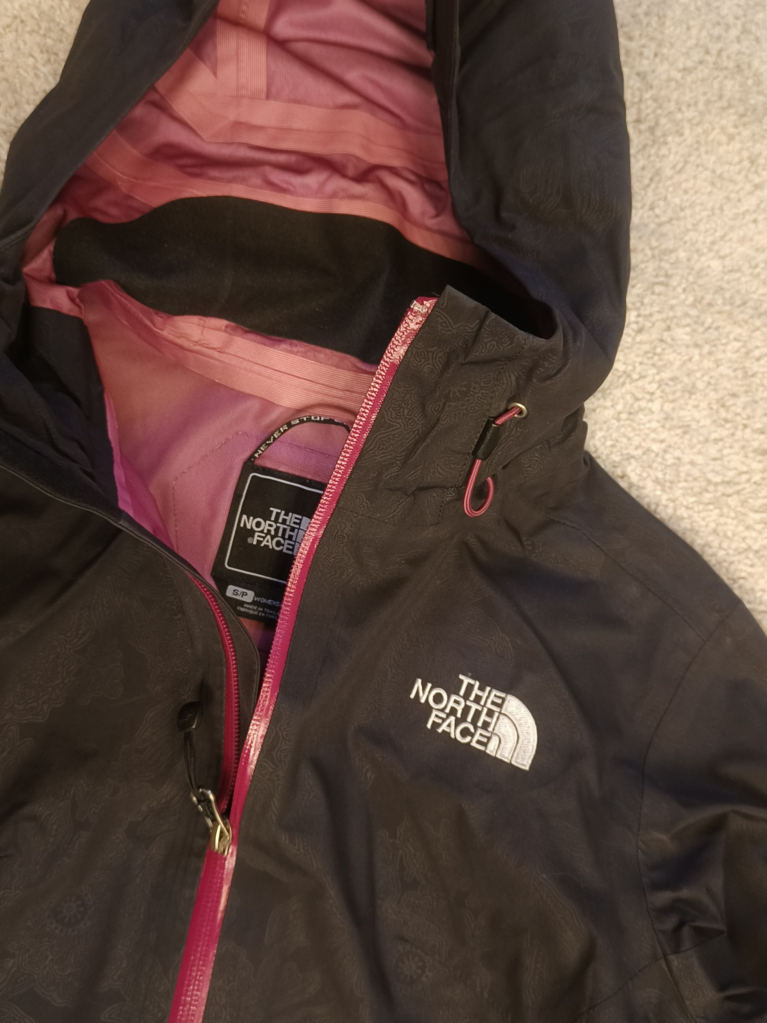 The North Face TNF HyVent Women's Black Dahlia Purple Medusa Hooded Jacket Size S / US 4 / IT 40 - 2 Thumbnail