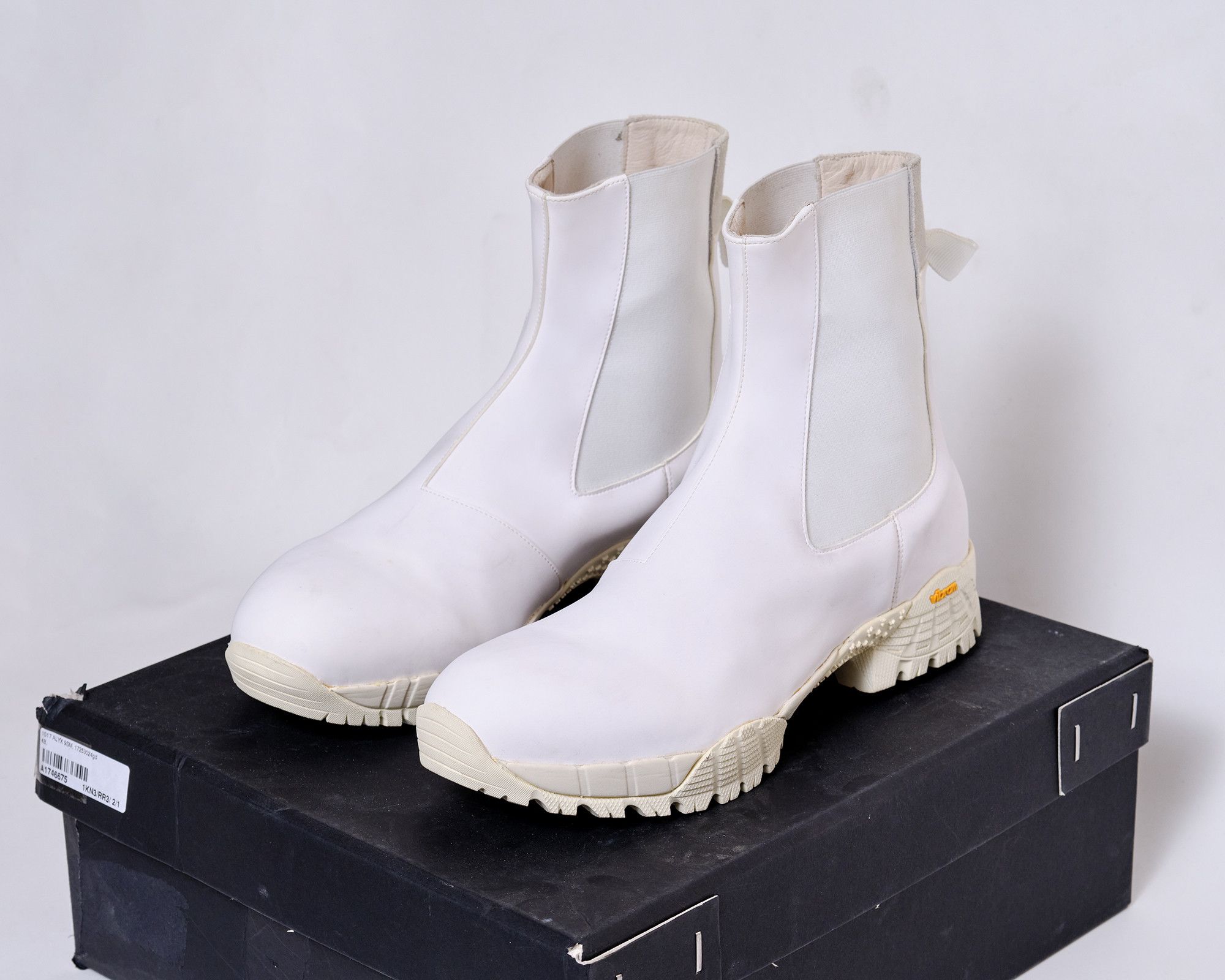 1017 ALYX 9SM Chelsea Boots Size US 10 / EU 43 - 2 Thumbnail