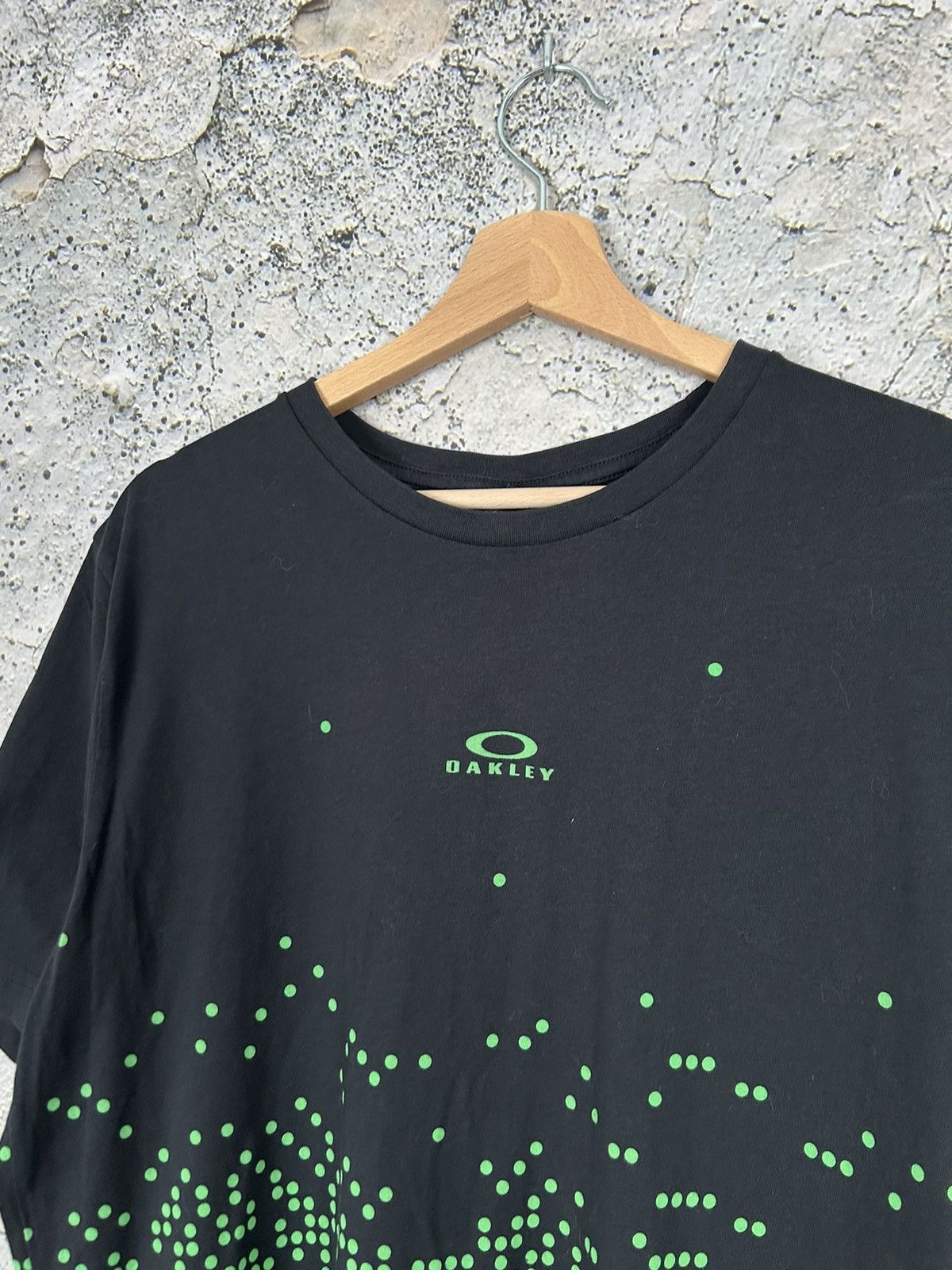 Oakley Vintage Oakley Matrix Graphic Tee Surf Skate Hype Y2K Size US M / EU 48-50 / 2 - 3 Thumbnail