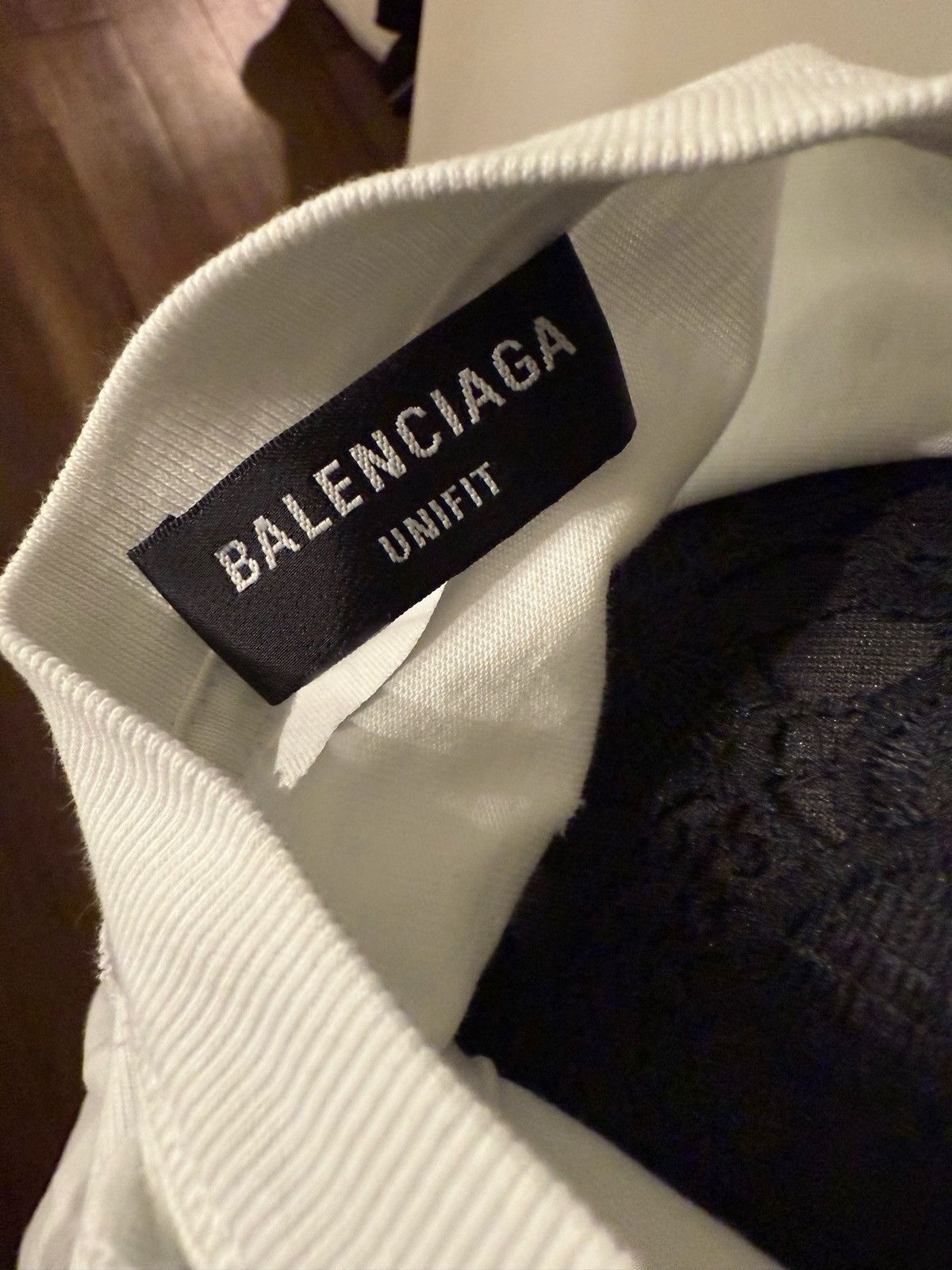 Balenciaga Balenciaga Drop Shoulder Distressed Logo T-shirt Size US S / EU 44-46 / 1 - 2 Thumbnail