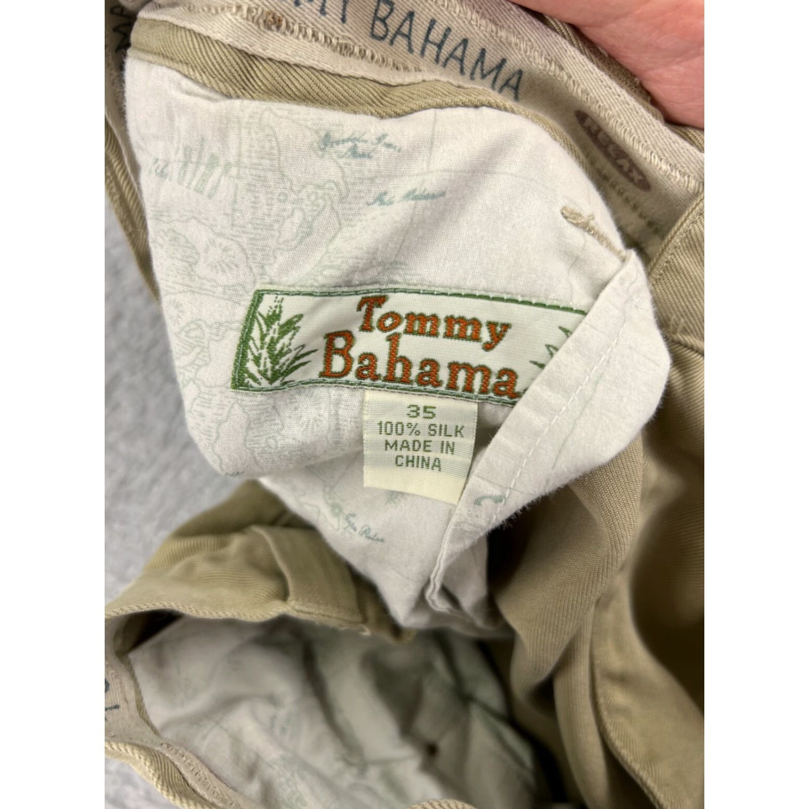 Tommy Bahama Tommy Bahama Shorts Mens 35 Beige Pleated 100% Silk Beach Pool Resort Vacation Size US 35 - 4 Thumbnail