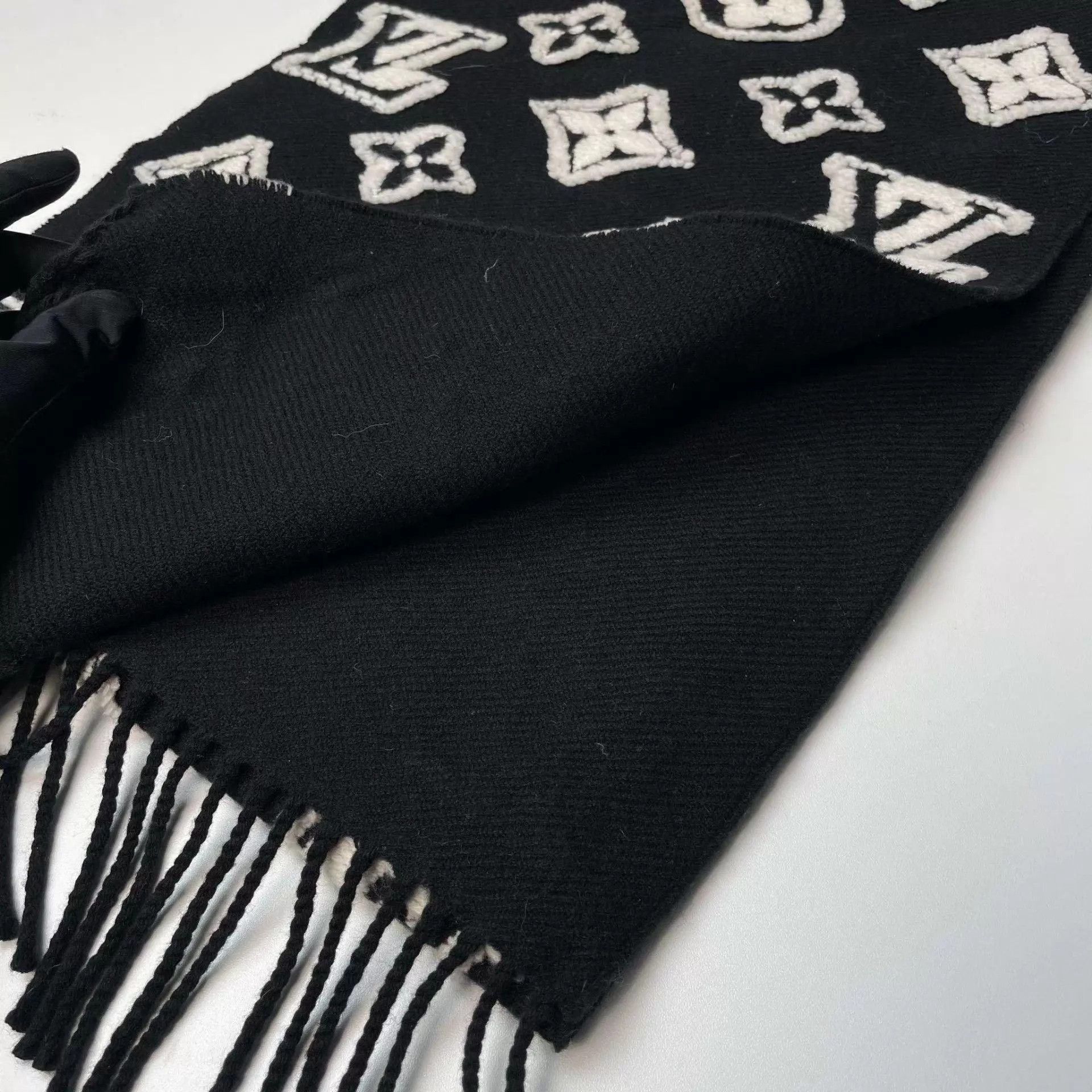 Louis Vuitton LV Full Print 3D Embossed Black White Colorblock Scarf Size ONE SIZE - 6 Thumbnail