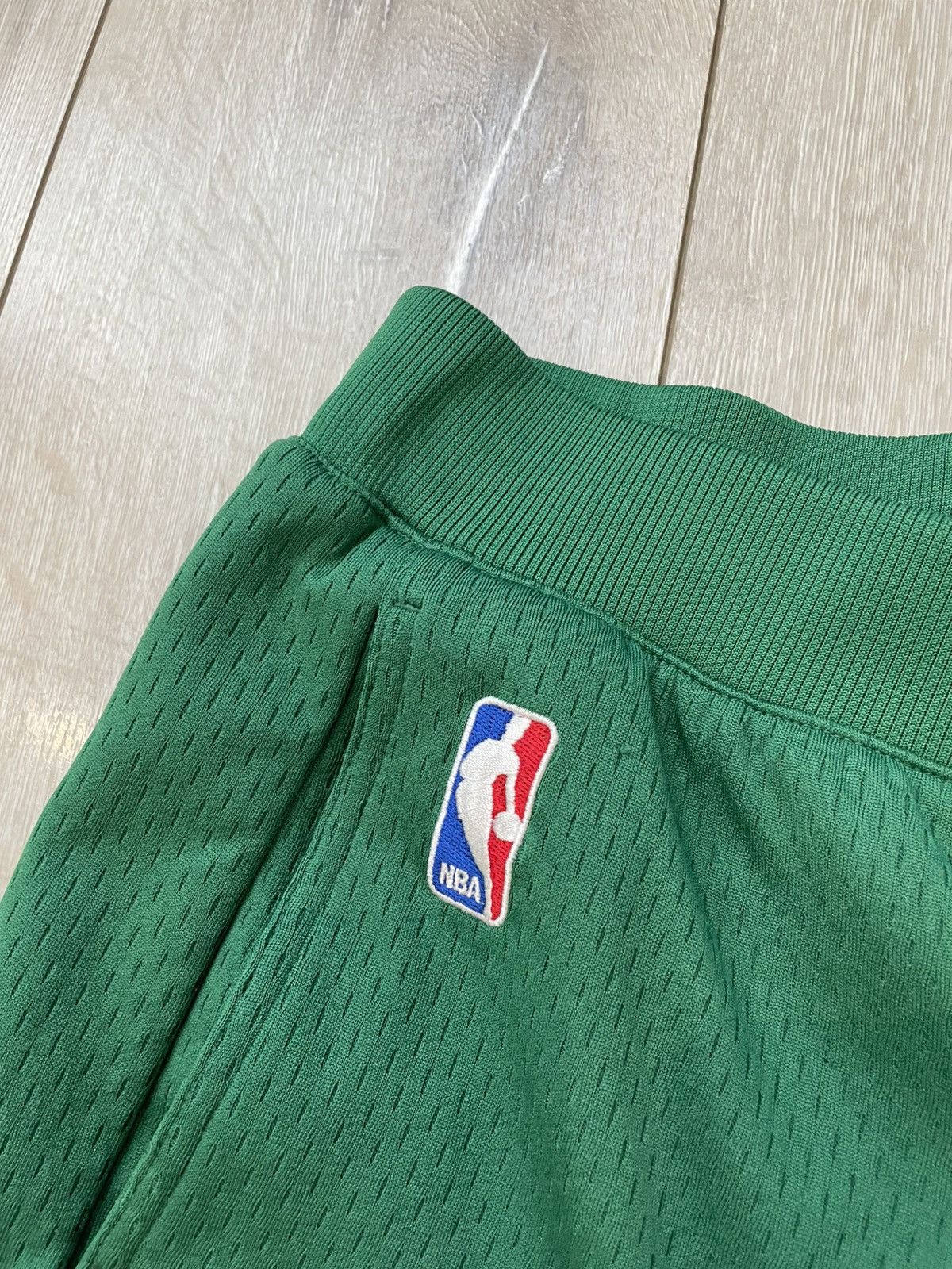 Adidas × NBA × Vintage Vintage Adidas Boston Celtics NBA Shorts Mens L Green Size US 34 / EU 50 - 4 Thumbnail