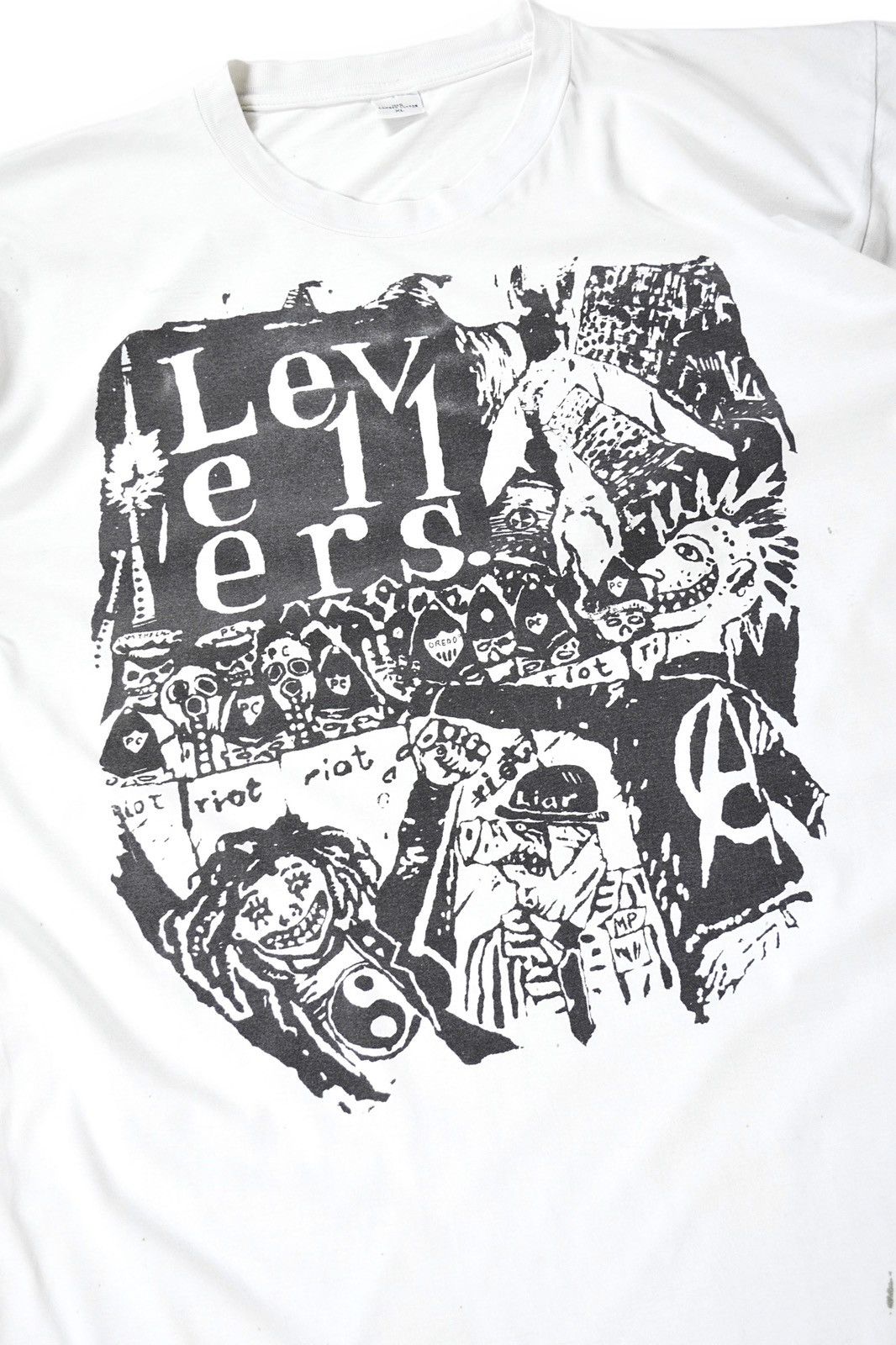 Band Tees 1993 Vintage Levellers Punk Anarchy Riot Band Tee 90s Size US XL / EU 56 / 4 - 3 Thumbnail