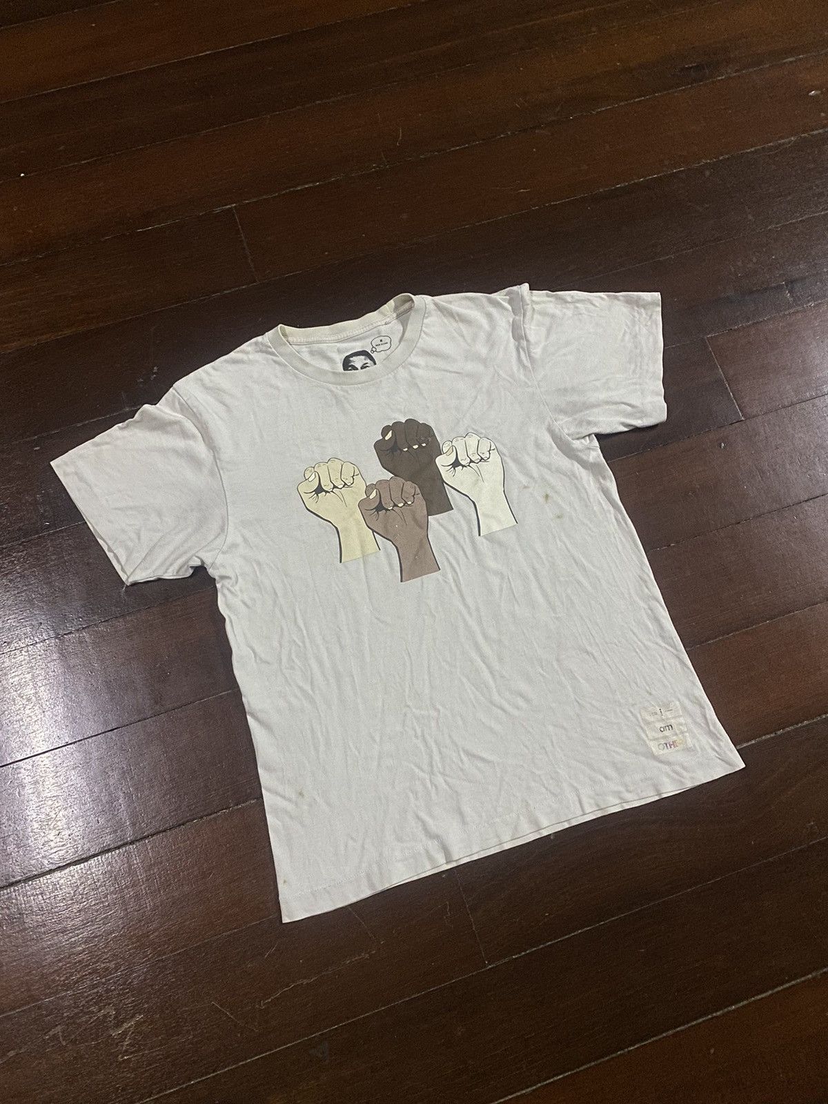 Pharrell Rare UNIQLO X Pharrell Williams other hand tee Size US M / EU 48-50 / 2 - 3 Thumbnail