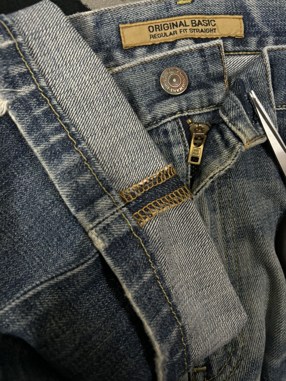 Jun Takahashi × Uniqlo × Vintage Vintage Uniqlo S002 Baggy Blue Washed Distressed Jeans Size US 34 / EU 50 - 4 Thumbnail