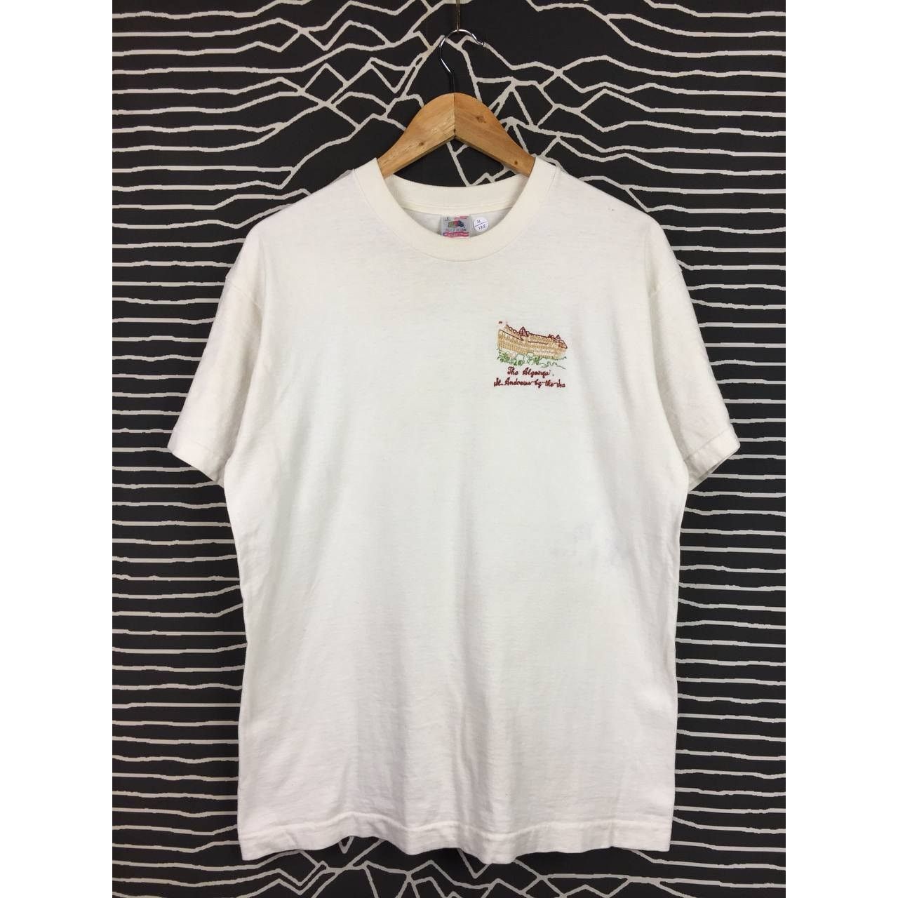Fruit Of The Loom × Vintage Vtg 90s The Algonquin St. Andrews By The Sea Embroidery Tee Size US L / EU 52-54 / 3 - 1 Thumbnail