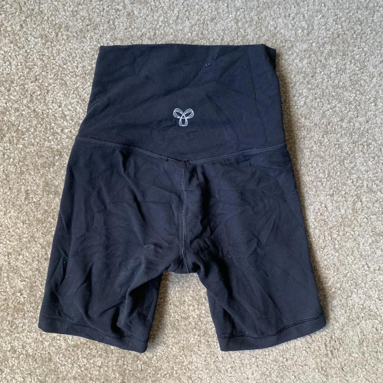 Aritzia Aritzia Tna Biker Shorts Size 25" / US 0 / IT 36 - 1 Thumbnail