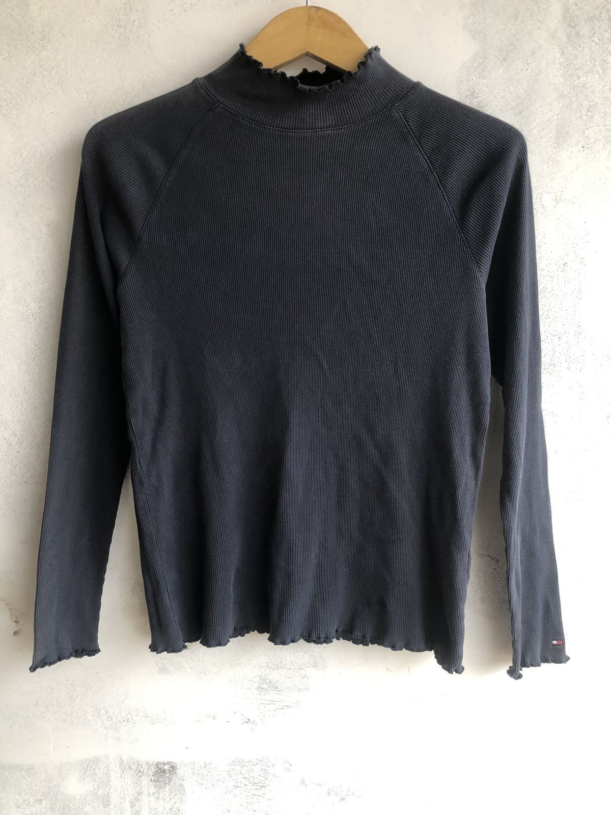 Japanese Brand × Tommy Hilfiger Distressed Sun Faded Tommy Hilfiger LongSleeve Size US M / EU 48-50 / 2 - 1 Thumbnail