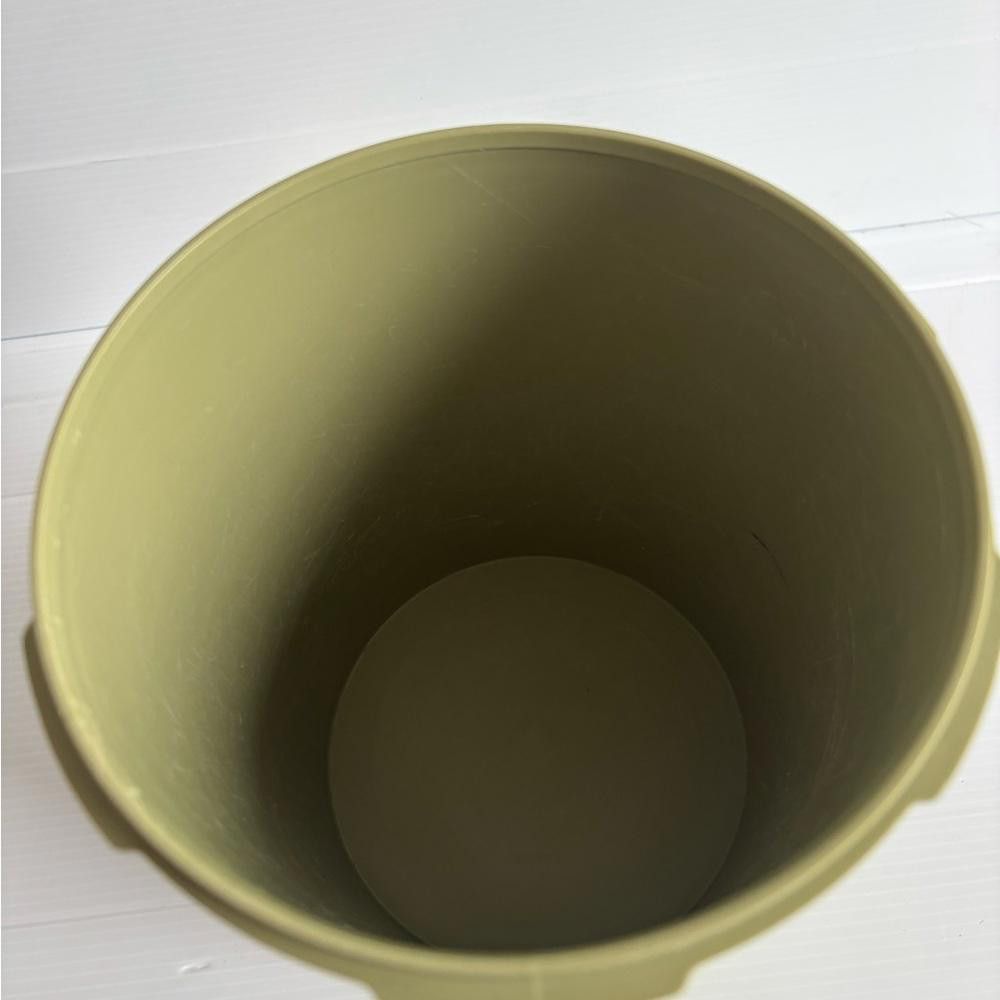 Designer Vintage Tupperware Avocado Green with Yellow Flower Design Size ONE SIZE - 4 Thumbnail
