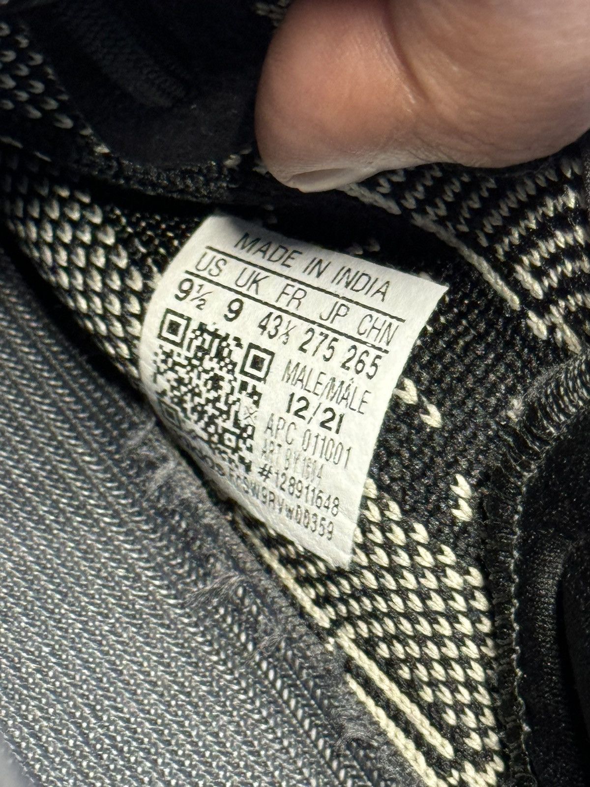 Adidas × Kanye West × Yeezy Yeezy Boost 350 V2 Oreo - 9.5M - Good Condition Size US 9.5 / EU 42-43 - 7 Thumbnail