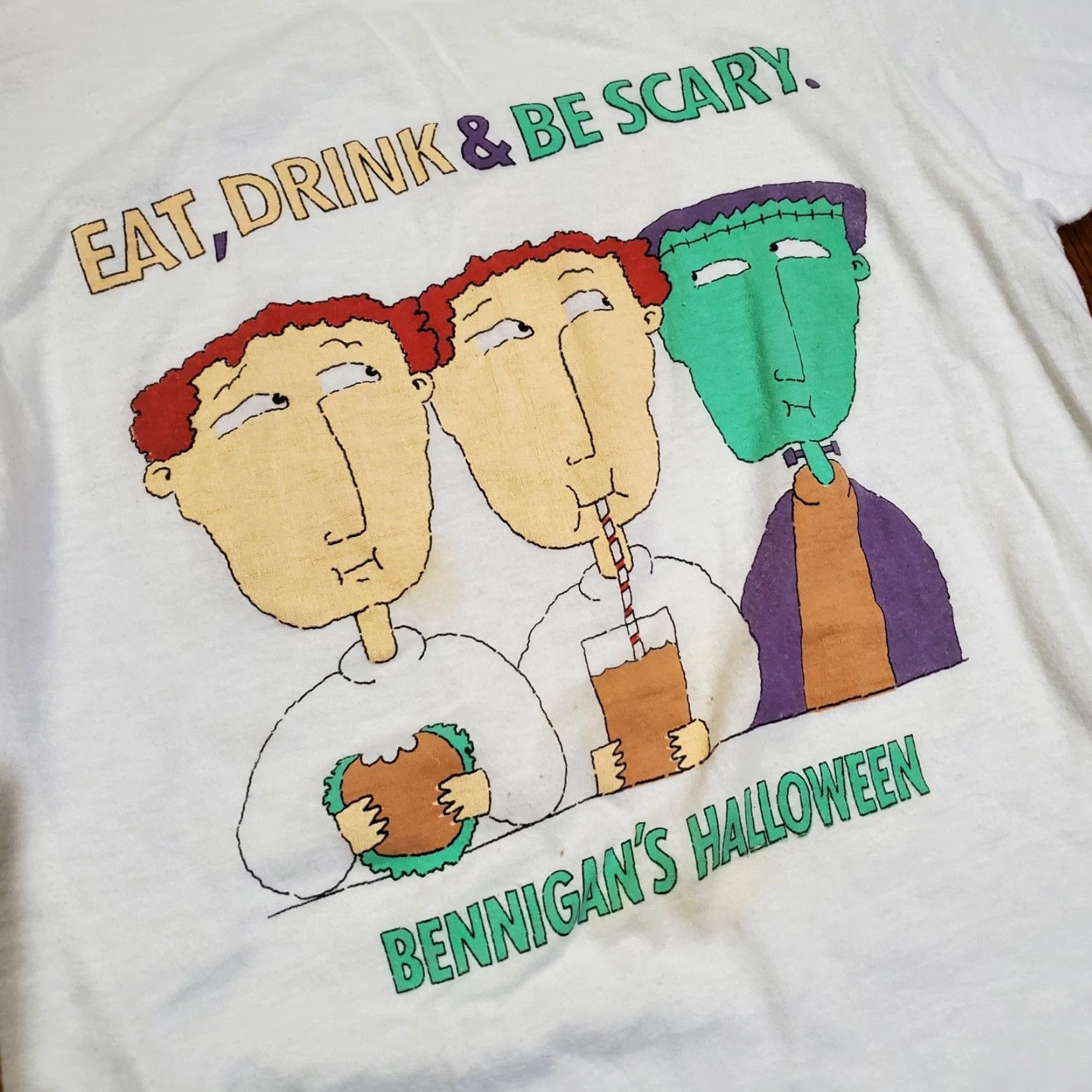 Hanes VINTAGE Bennigan's Halloween Shirt Mens Small White Eat Drink Be Scary Graphic Size US S / EU 44-46 / 1 - 2 Thumbnail