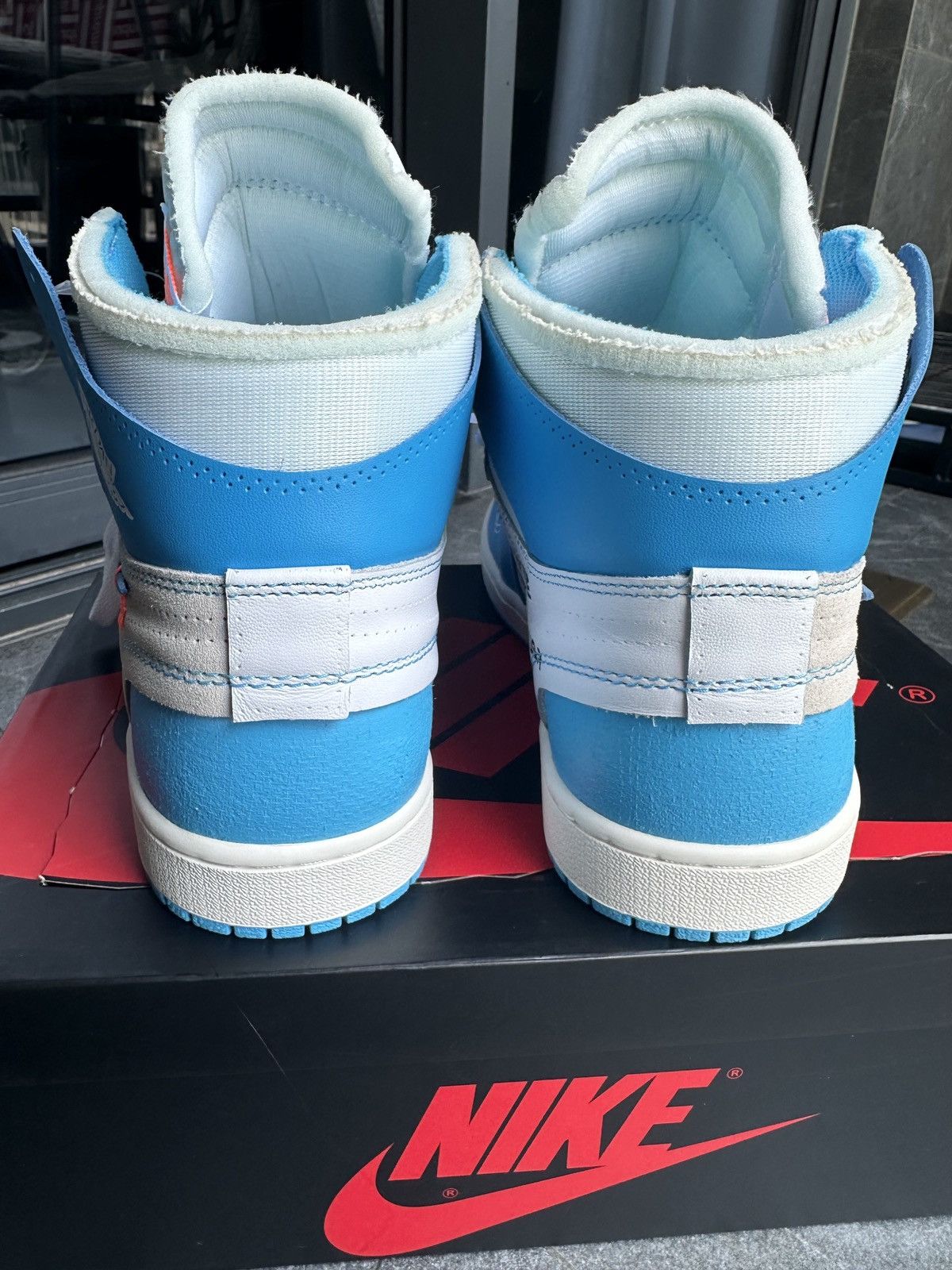Jordan Brand × Off-White × Virgil Abloh Jordan 1 Retro High Off-White University Blue Size 10 Size US 10 / EU 43 - 5 Thumbnail