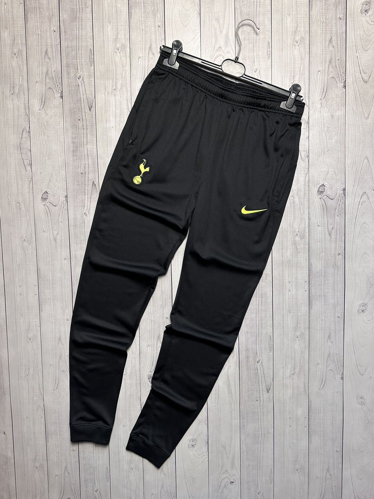 Nike Nike Tottenham Spurs soccer joggers size M logo pants Size US 32 / EU 48 - 1 Thumbnail