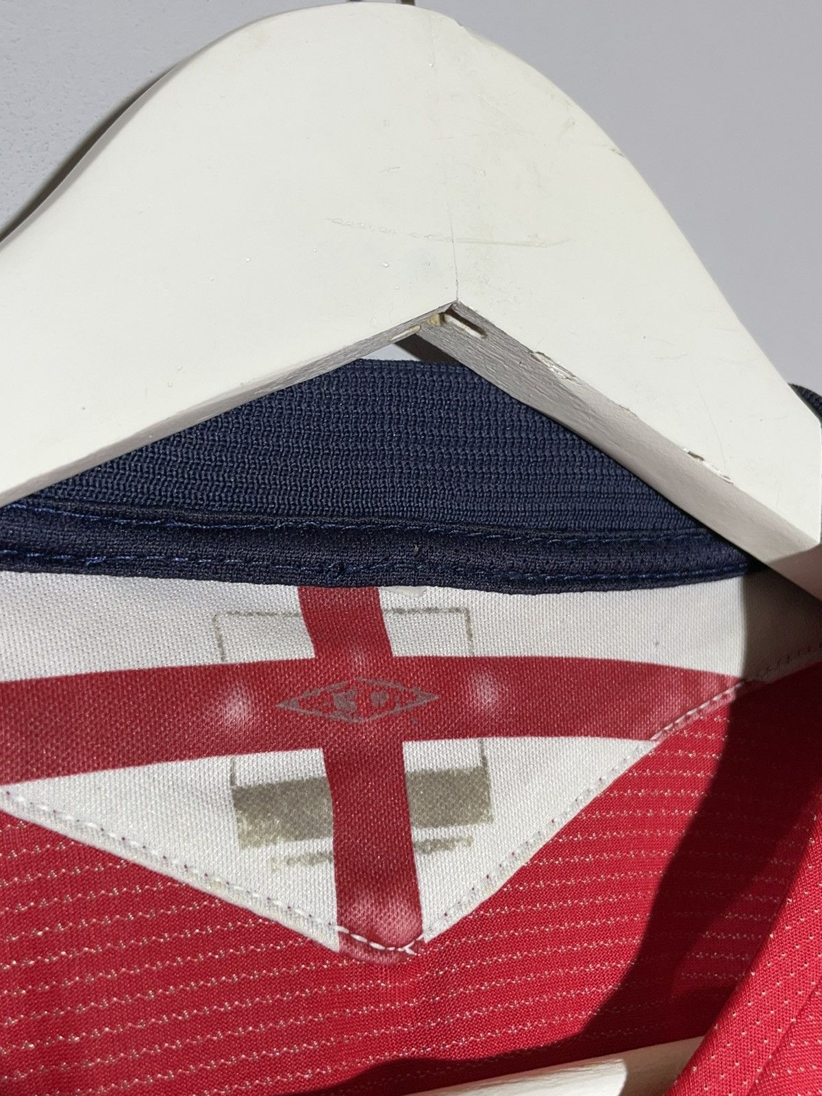 Umbro × Vintage England Umbro Vintage 2004 Away Football Long Sleeve Size US L / EU 52-54 / 3 - 10 Thumbnail