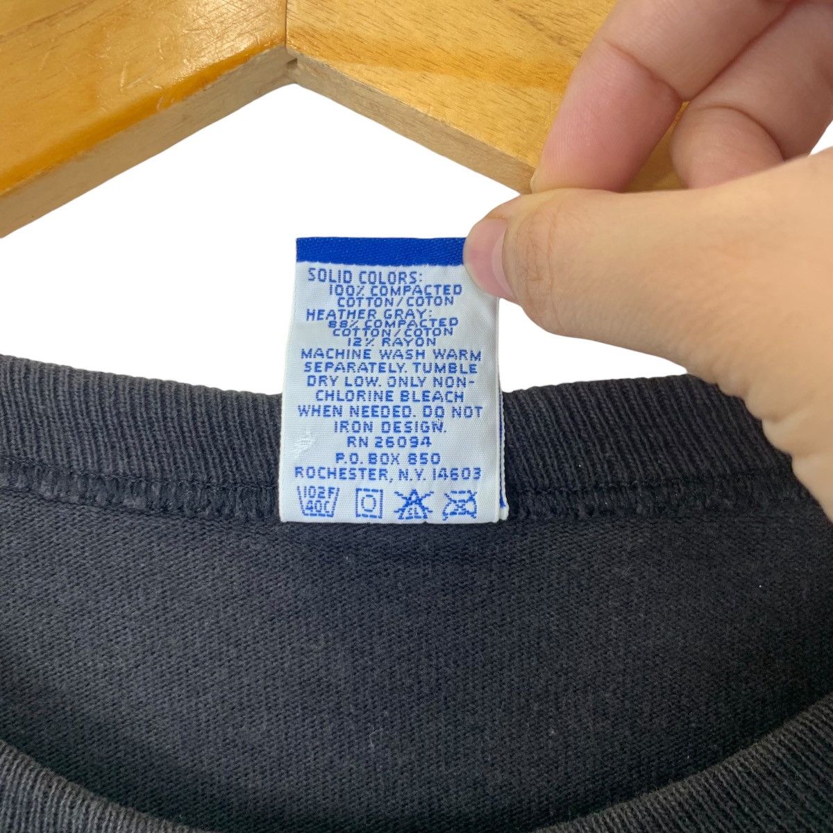 Champion Vintage 90’ CHAMPION SCRIPT Logo Single Stitches Tee Shirt Size M / US 6-8 / IT 42-44 - 7 Thumbnail