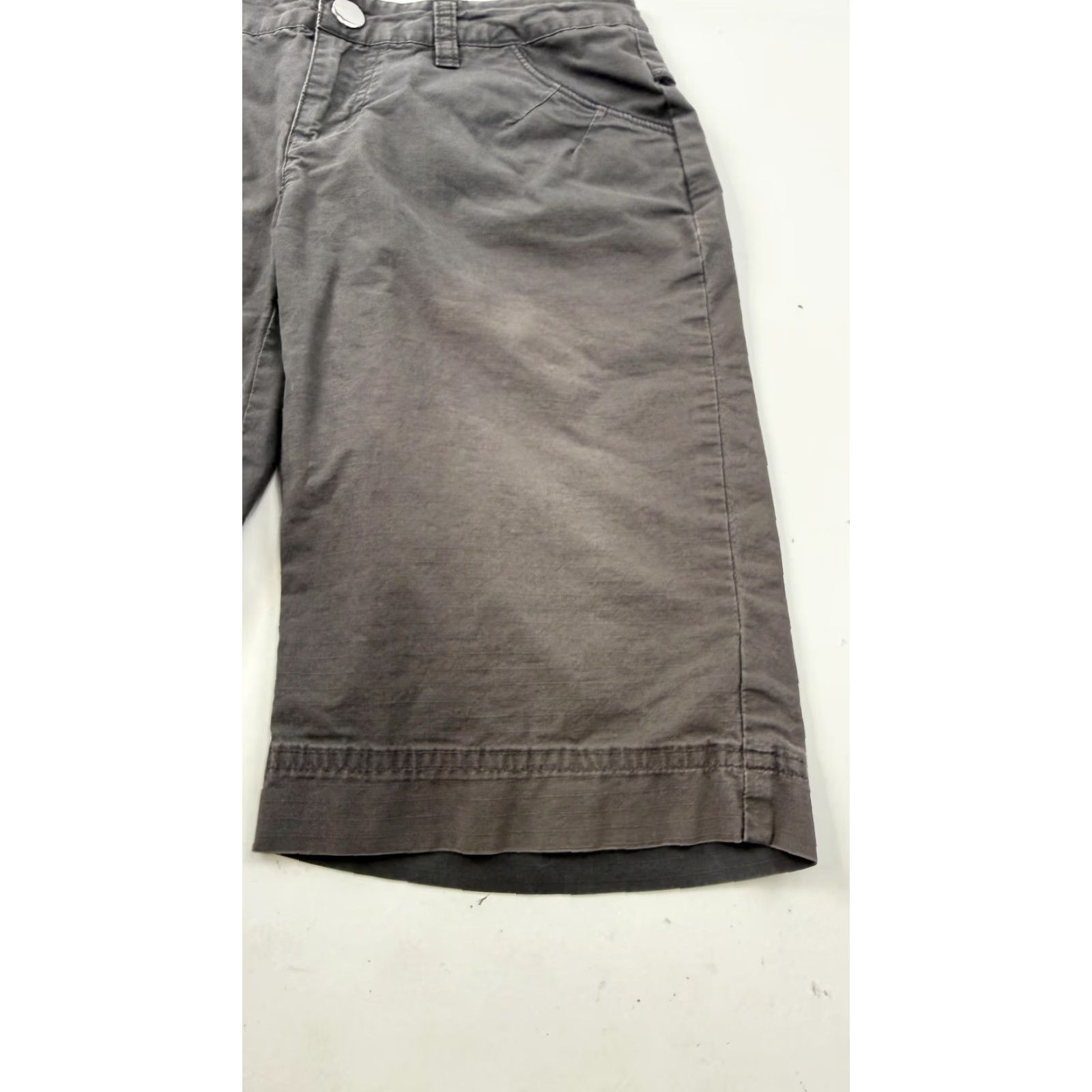 Vintage Columbia Bermuda Shorts Womens 4 Gray Stretch Hiking Travel Pockets Casual Outdoors Size 27" / US 4 / IT 40 - 2 Thumbnail