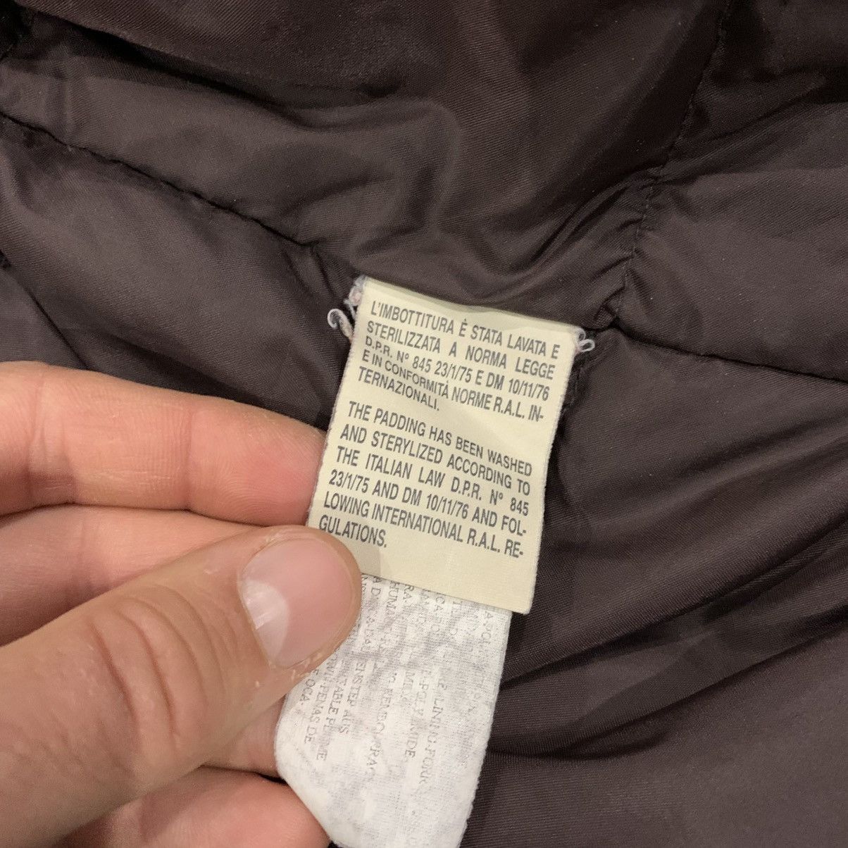 Armani Vintage Armani Jeans Puffer Jacket Size 38 EU 4 US Size XS / US 0-2 / IT 36-38 - 21 Thumbnail