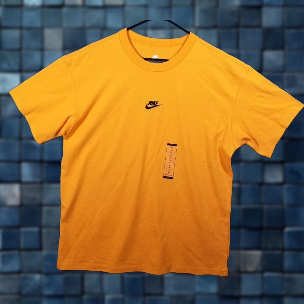 VINTAGE Nike Sportswear T-Shirt Size Men M Short Sleeve Cotton