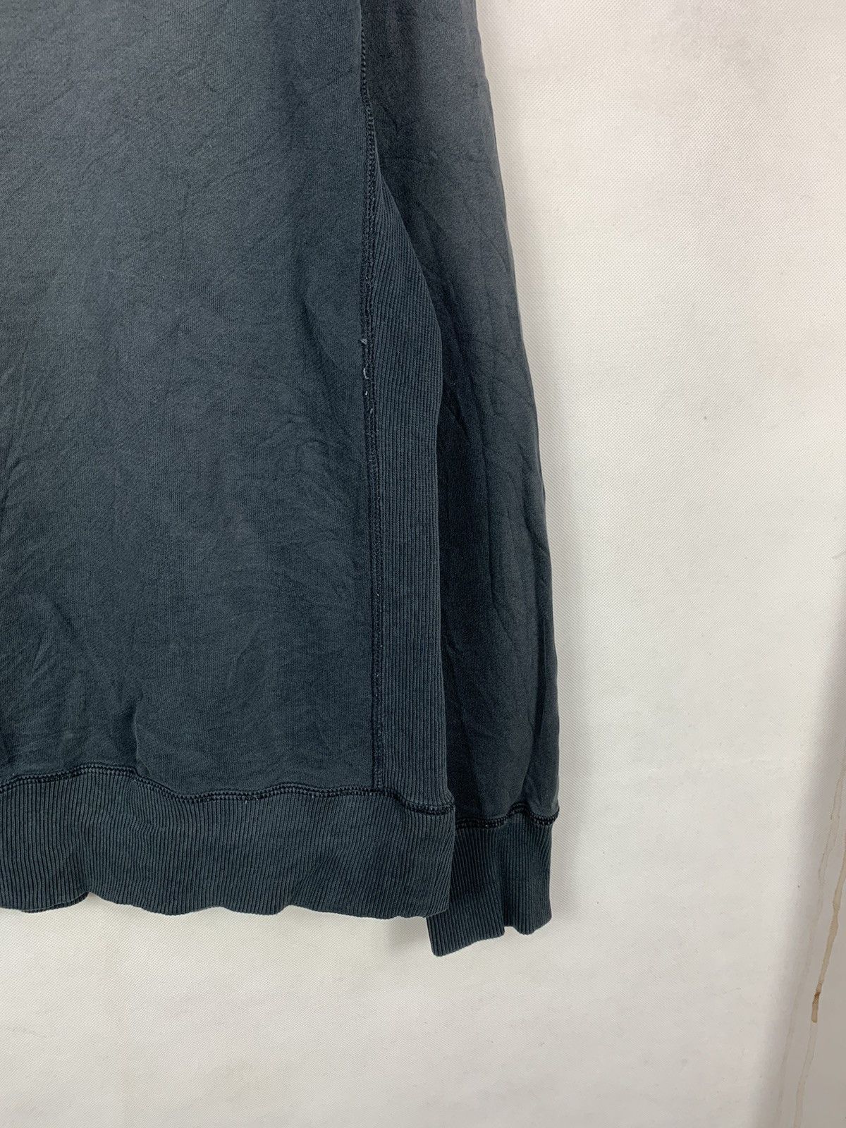 Nike ✔️Vintage Style Nike Small Swoosh Distressed Sweatshirt Size US L / EU 52-54 / 3 - 3 Thumbnail