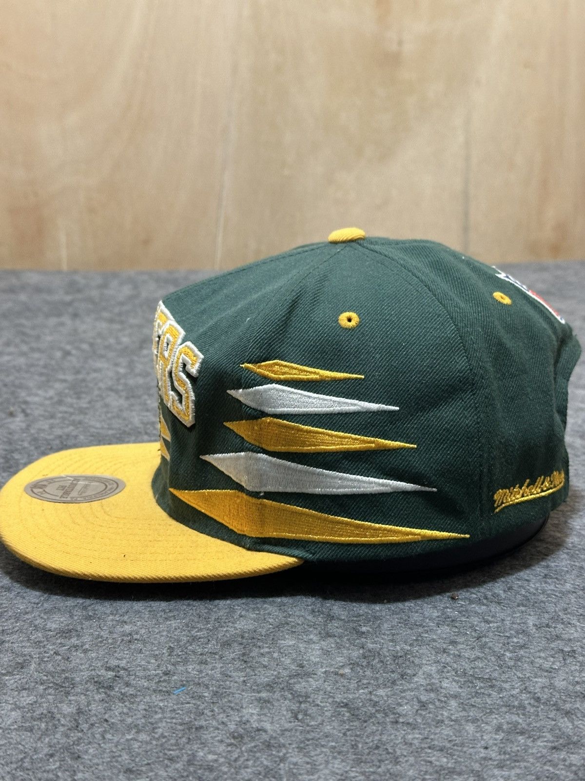 NFL Mitchell & Ness Green Bay Packers snapback hat. Size ONE SIZE - 2 Thumbnail