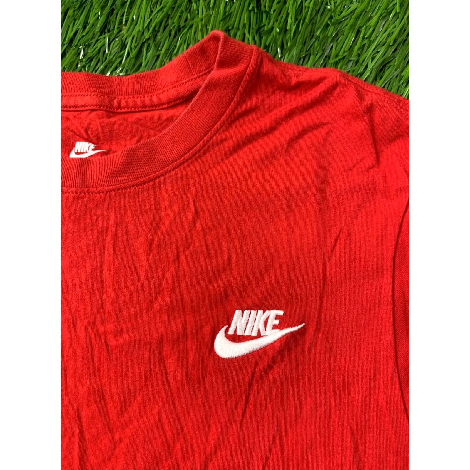 Nike Nike Club Embrd T-Shirt Men XS Jersey Red 2021 The Nike Tee Embroidered Club Embrd, 100% Cotton, Short Sleeve, Crew Neck, Solid, Regular Fit, Size XS Size US XS / EU 42 / 0 - 3 Thumbnail
