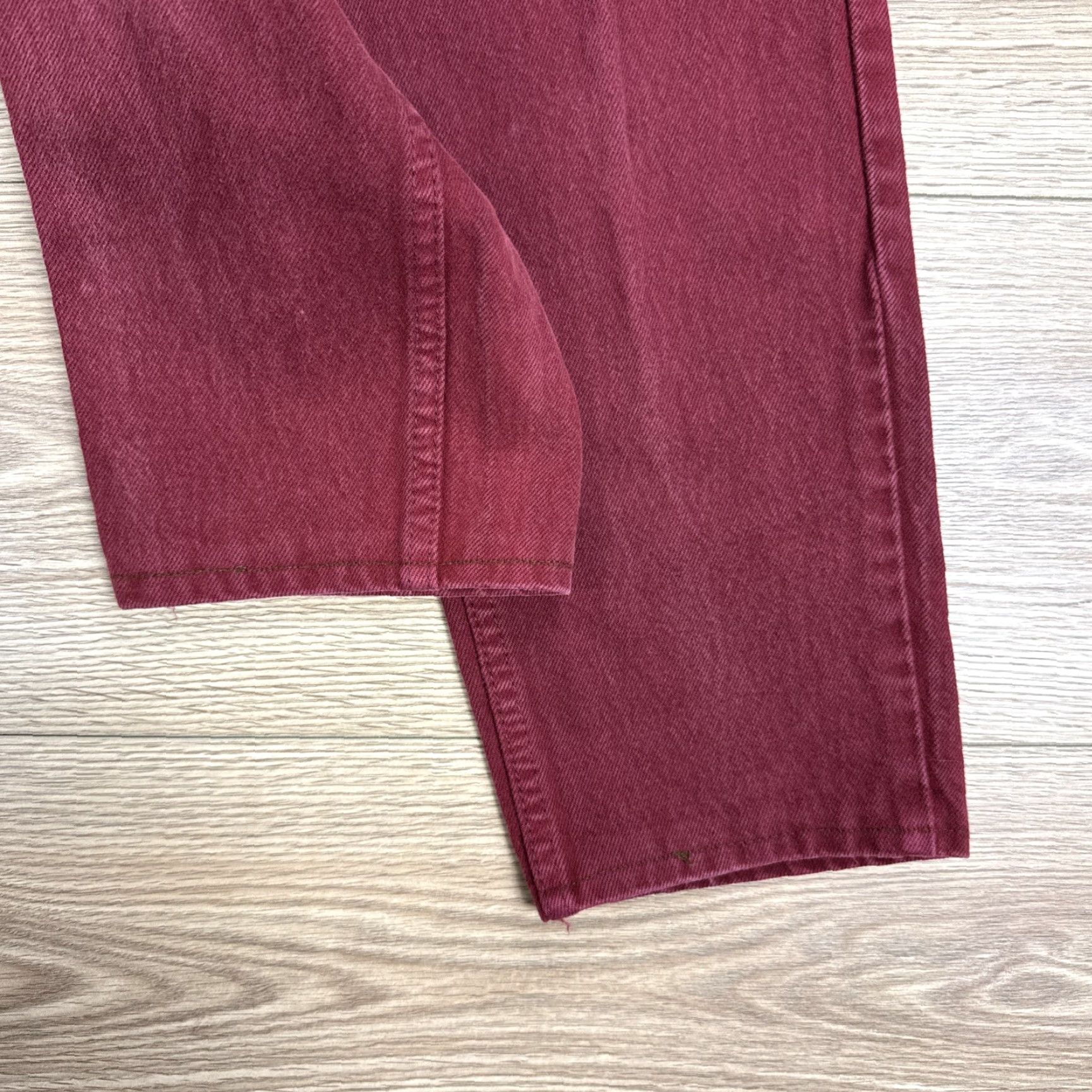 Levi's VINTAGE Levi's 550 Jeans Womens Relaxed Fit Tapered Leg Denim Size 11 Maroon Red 28.5 Inseam Size 32" / US 10 / IT 46 - 2 Thumbnail