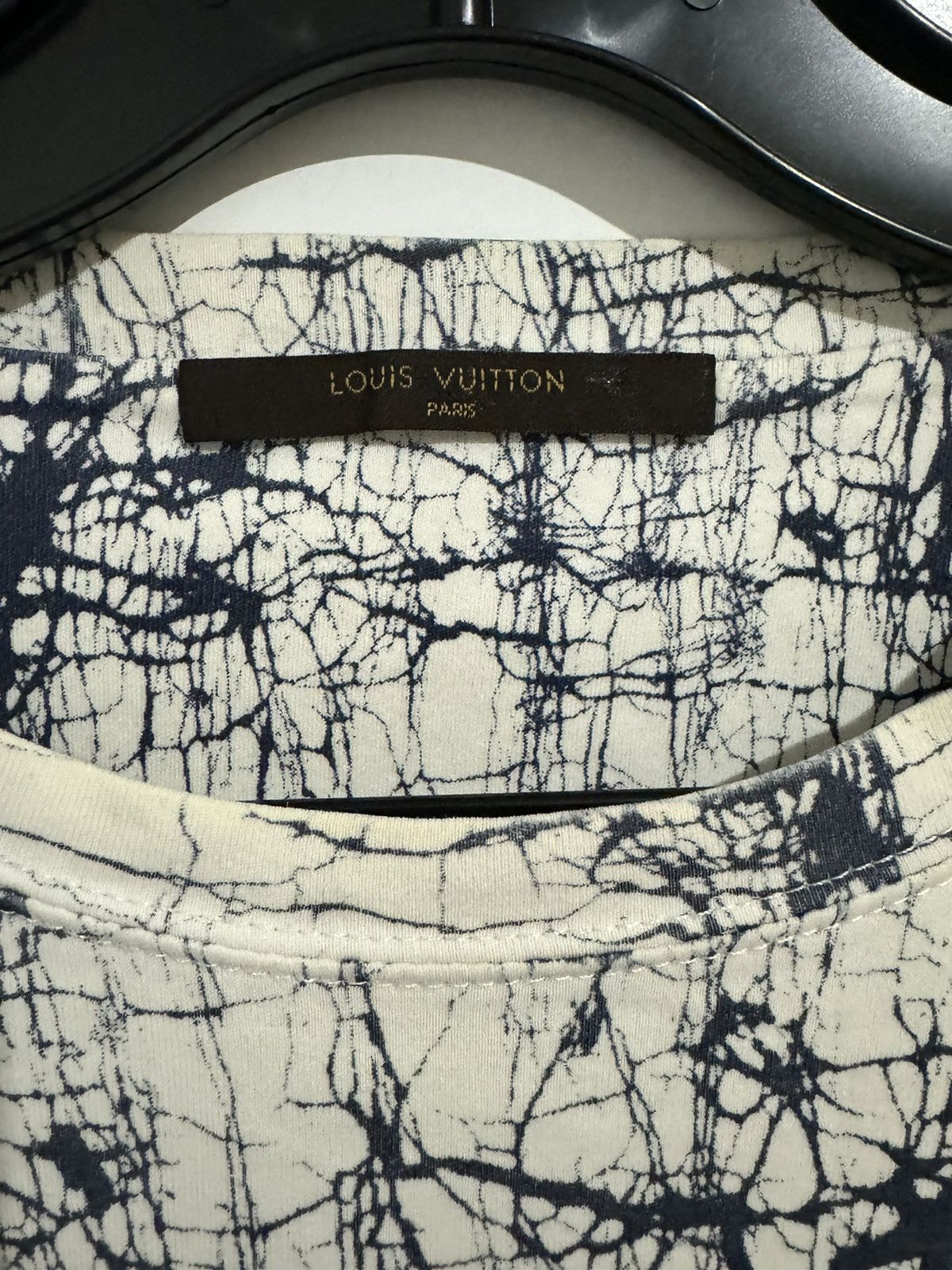 Louis Vuitton Louis Vuitton White Cracked Print Jersey T-Shirt Size US L / EU 52-54 / 3 - 6 Thumbnail