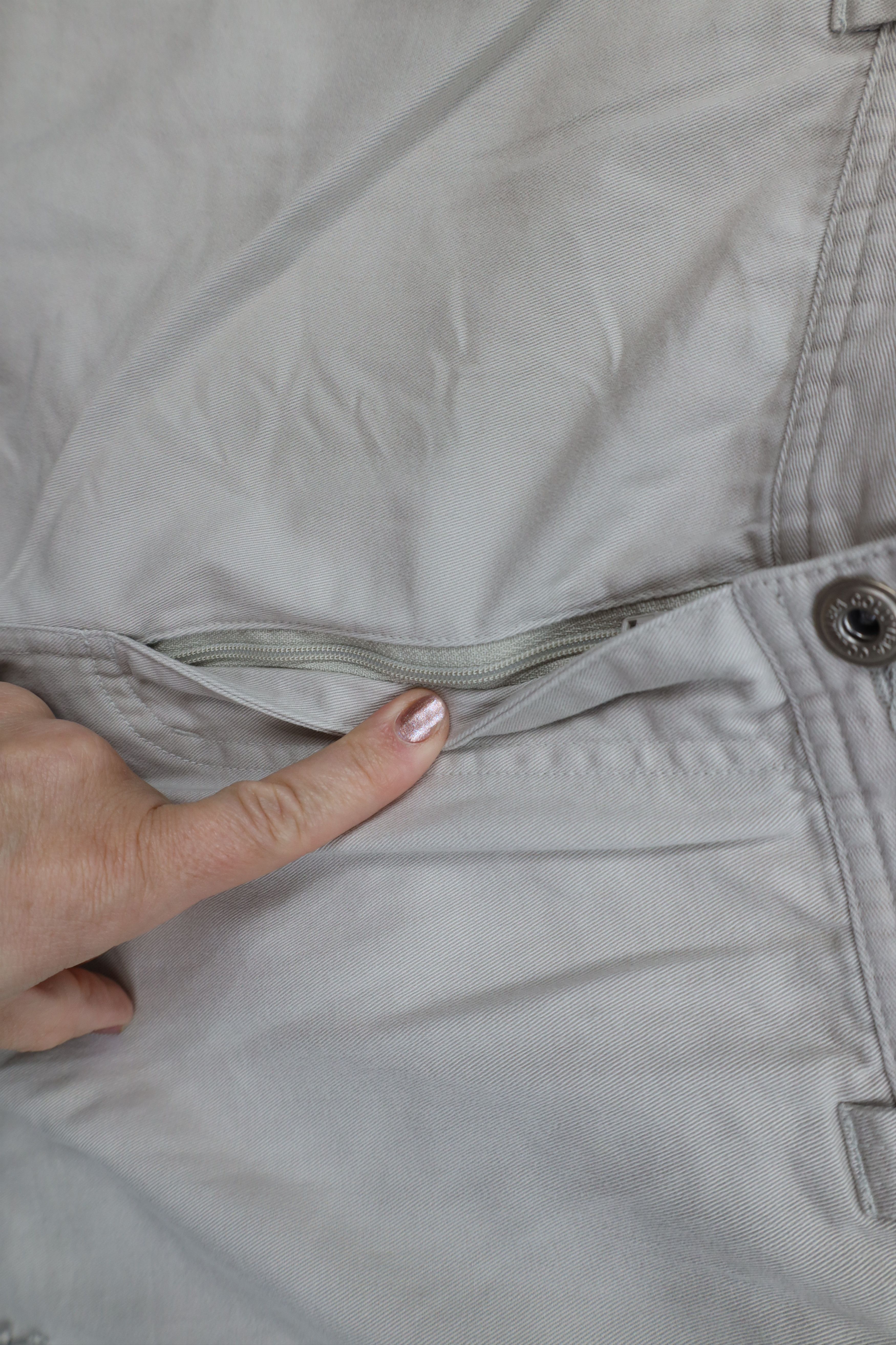 Columbia Vintage Columbia Spell Out Relaxed Cargo Shorts Beige Cotton Size US 38 / EU 54 - 8 Thumbnail
