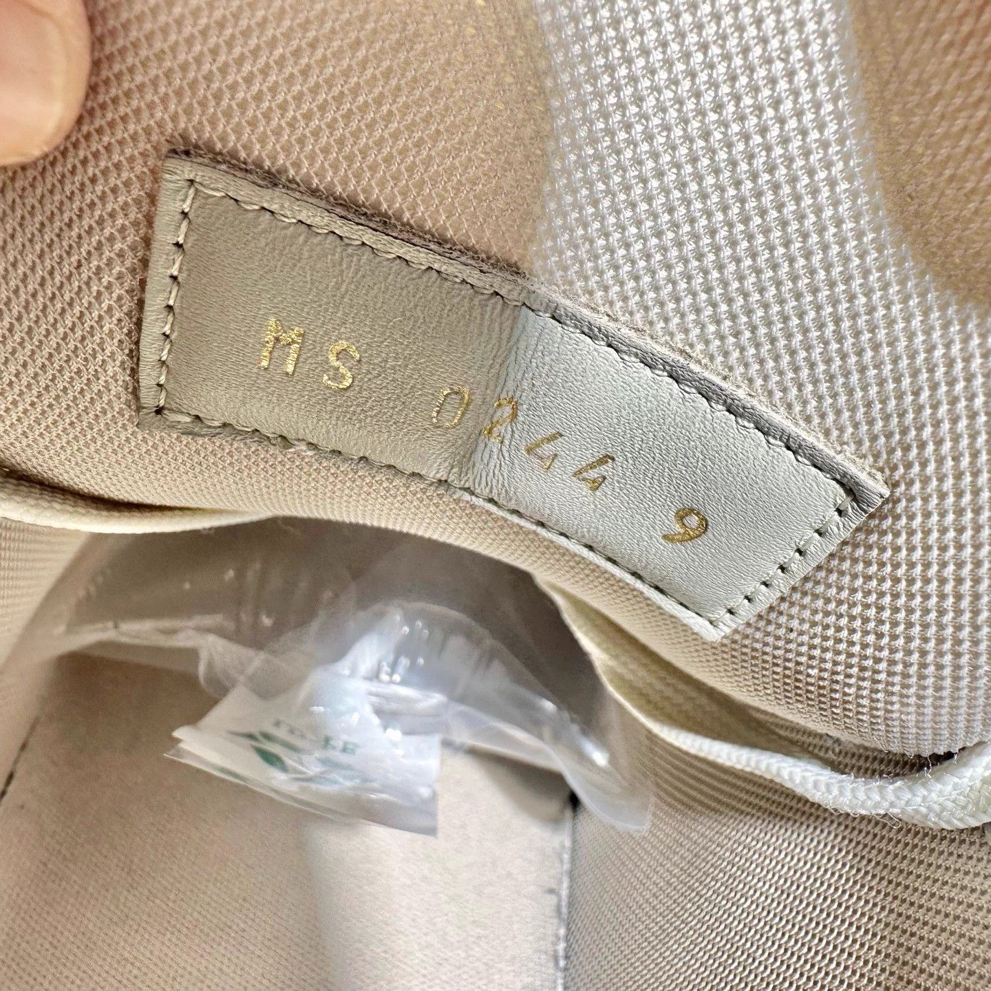 Louis Vuitton Louis Vuitton Beige Velcro Trainer 9/43 Mint Hard to Find Size US 7 / EU 40 - 6 Thumbnail