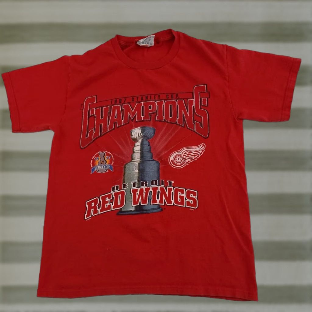 Lee VINTAGE Detroit Red Wings Hockey T-Shirt Lee USA Made 1997 Champions- Med Shirt Unisex Adults Red 90s Boys Mens Womens Size US M / EU 48-50 / 2 - 1 Thumbnail