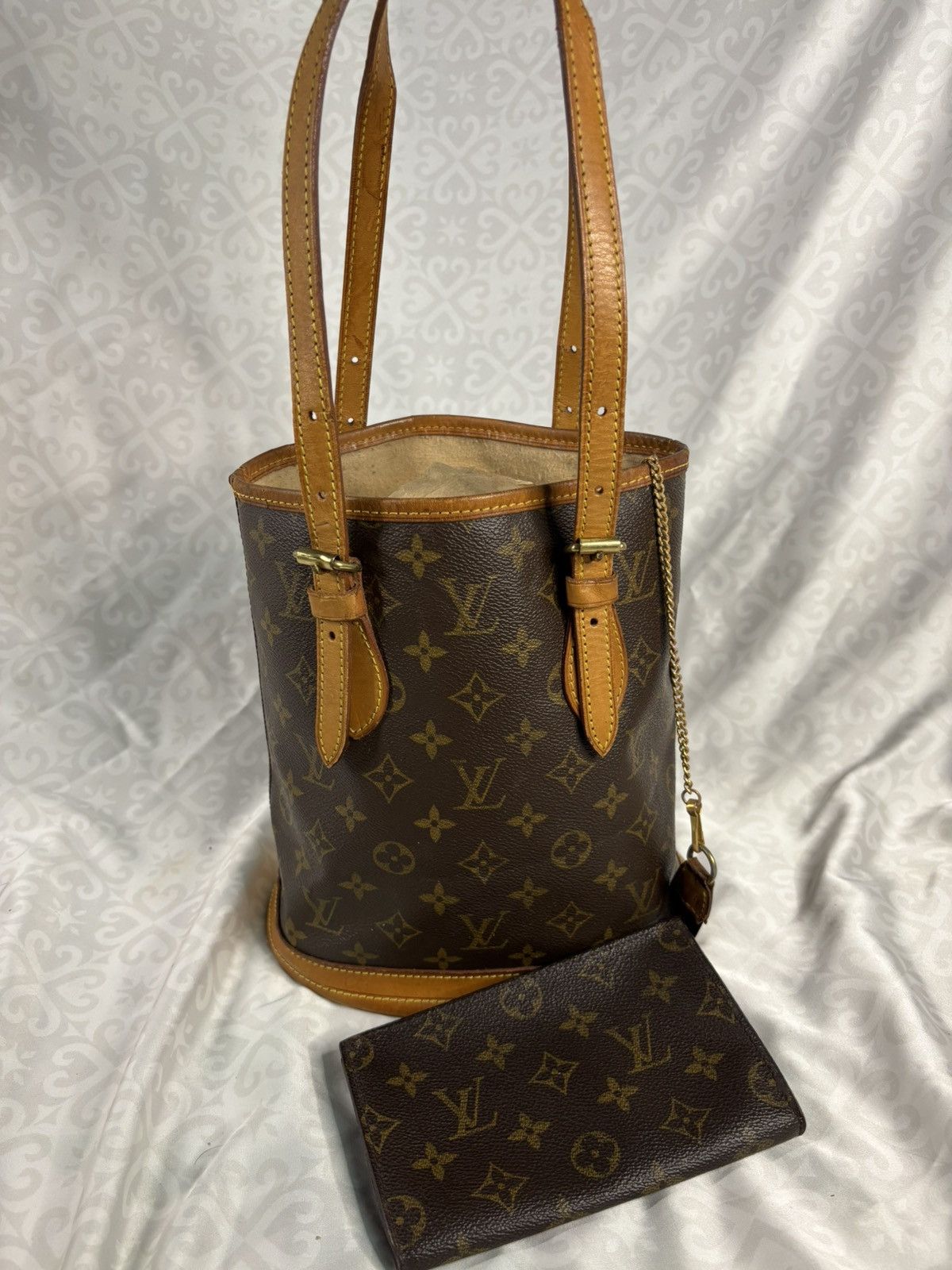 Louis Vuitton (Heavy Used) Louis Vuitton Bucket With Pouch Size ONE SIZE - 1 Thumbnail
