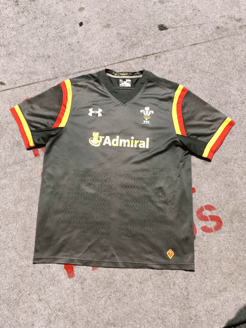 Under Armour WALES RUGBY UNION Away Shirt Jersey 2015 World Cup Size US XL / EU 56 / 4 - 1 Thumbnail