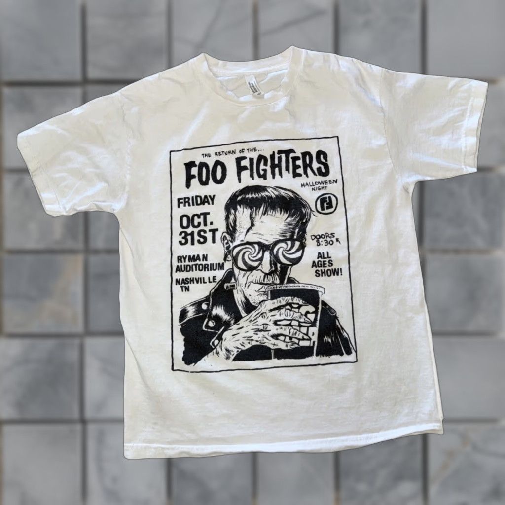 VINTAGE Foo Fighters Halloween Night T-Shirt Frankenstein Graphic White M Mens Short Sleeve Crew Neck 2000s Y2K Band Tee Horror