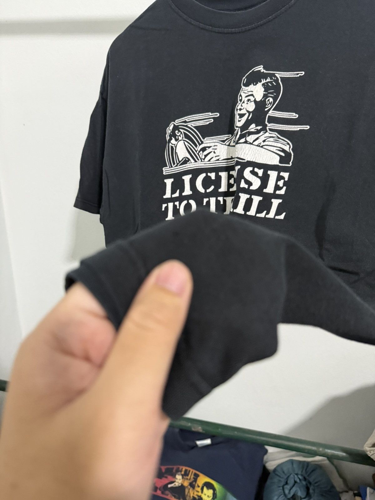 Vintage License To Thrill graphic tee Size US L / EU 52-54 / 3 - 7 Thumbnail