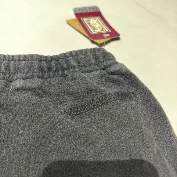 Mitchell & Ness NWT MITCHELL & NESS CLEVELAND CAVALIERS NBA FLEECE SHORTS M Size US 30 / EU 46 - 10 Thumbnail