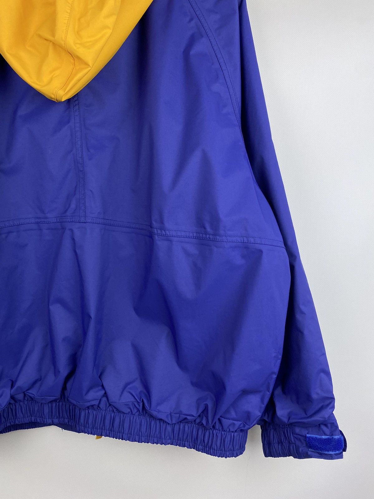 Helly Hansen Helly Hansen vintage men’s Jacket size M Size US M / EU 48-50 / 2 - 18 Thumbnail