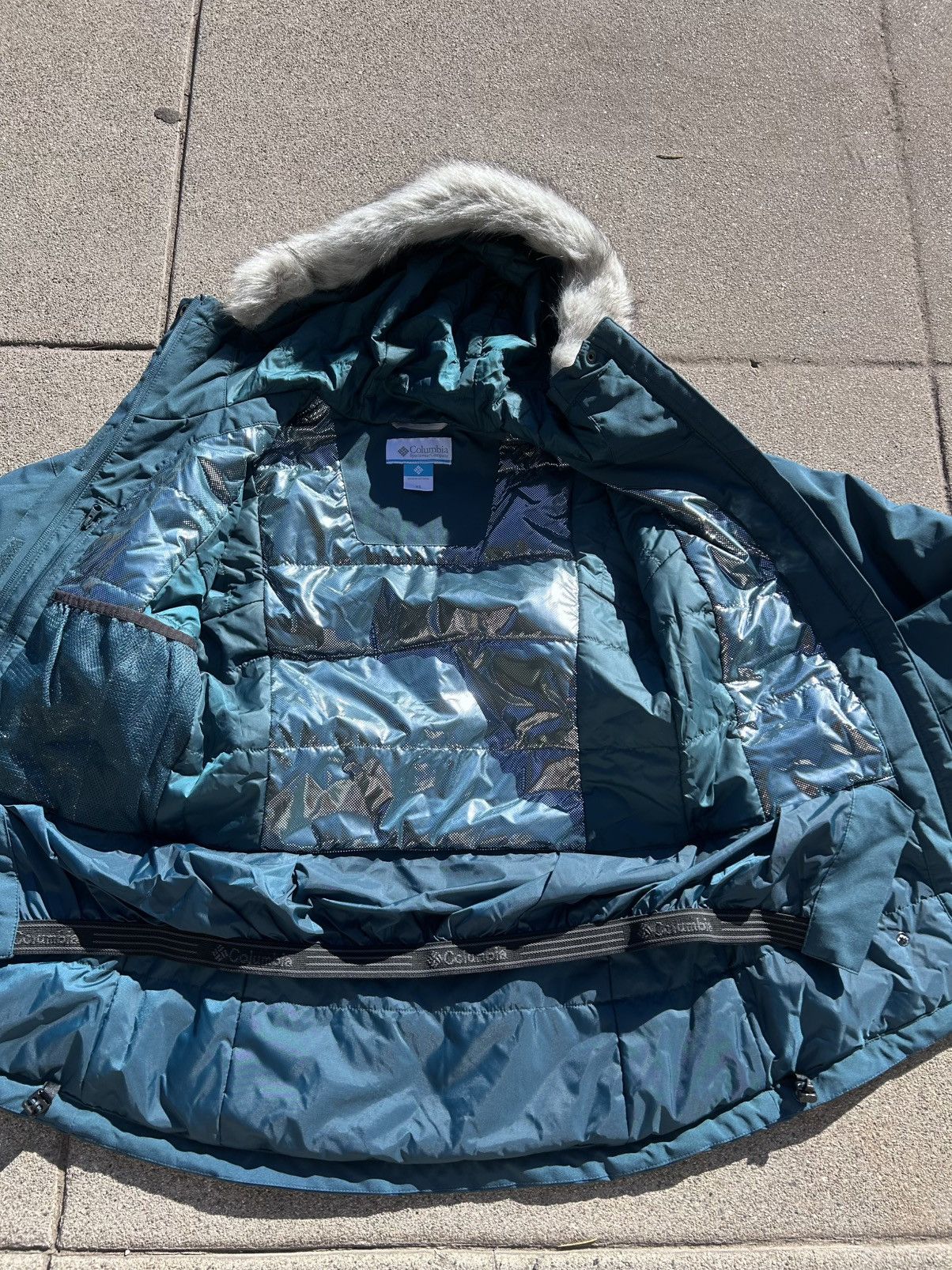 Columbia Columbia women’s Ava alpine insulated jacket w/ fur hood Size XS / US 0-2 / IT 36-38 - 4 Thumbnail