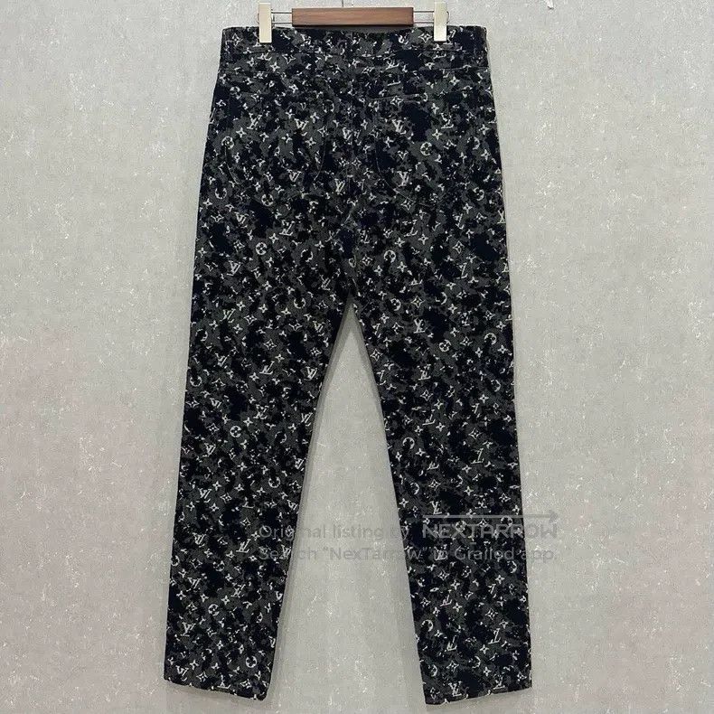 Louis Vuitton Louis Vuitton Black presbyopic flocked full-print presbyop Size US 34 / EU 50 - 2 Thumbnail