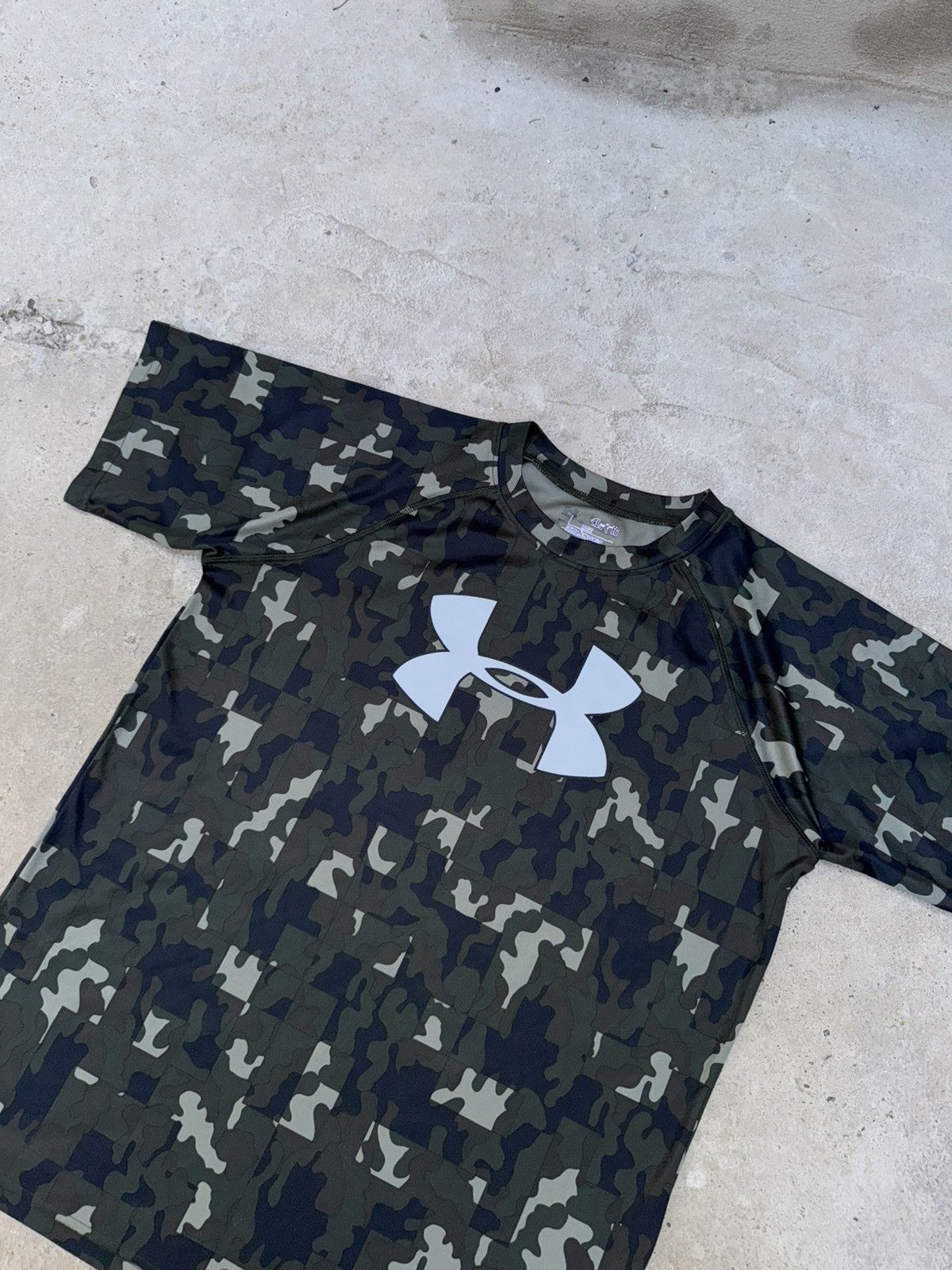 Under Armour VINTAGE UNDERARMOUR CAMO TSHIRT Size US L / EU 52-54 / 3 - 2 Thumbnail