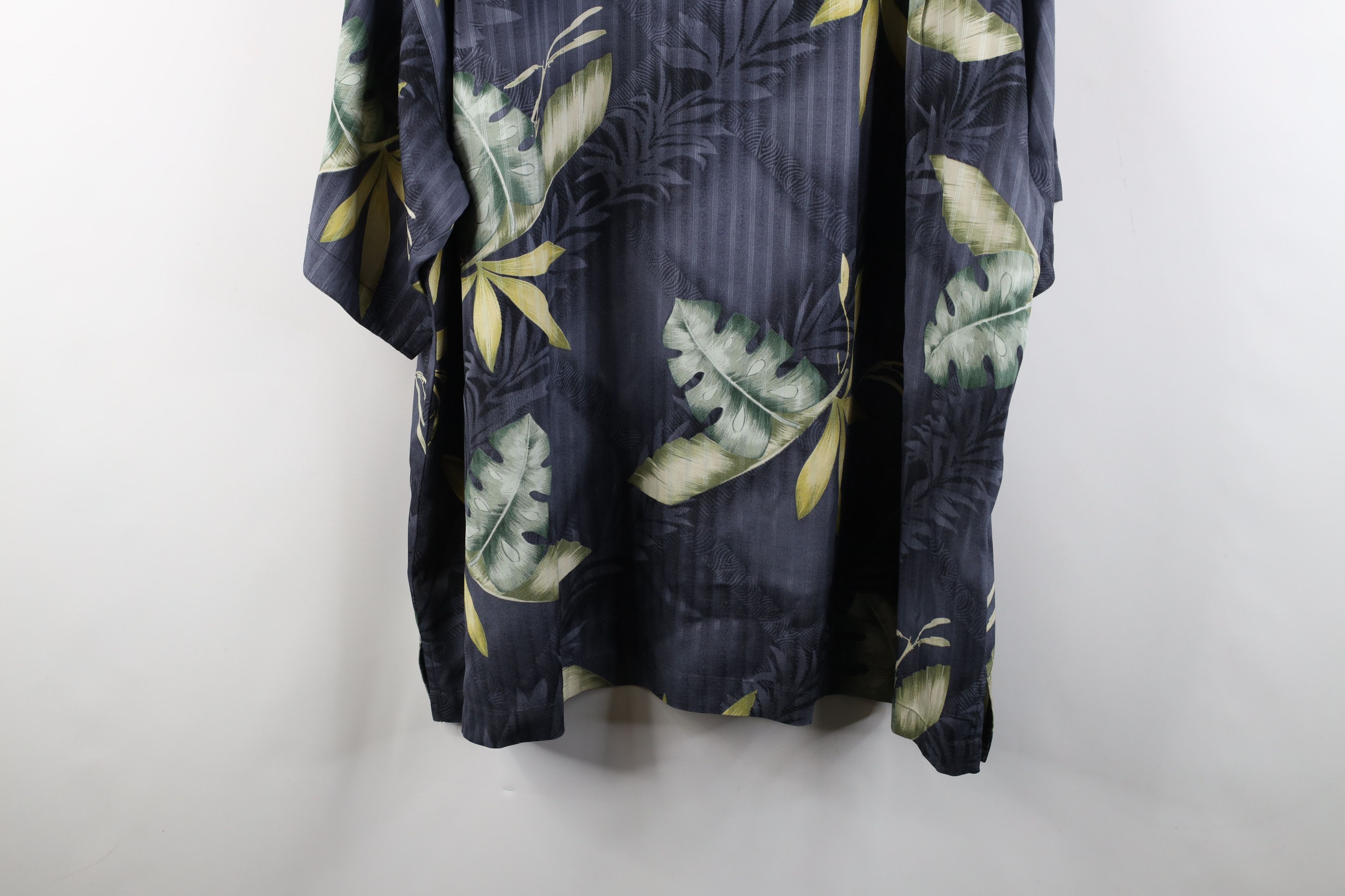 Tommy Bahama × Vintage Vintage 90s Tommy Bahama Looped Collar Hawaiian Button Shirt Size US XXL / EU 58 / 5 - 12 Thumbnail