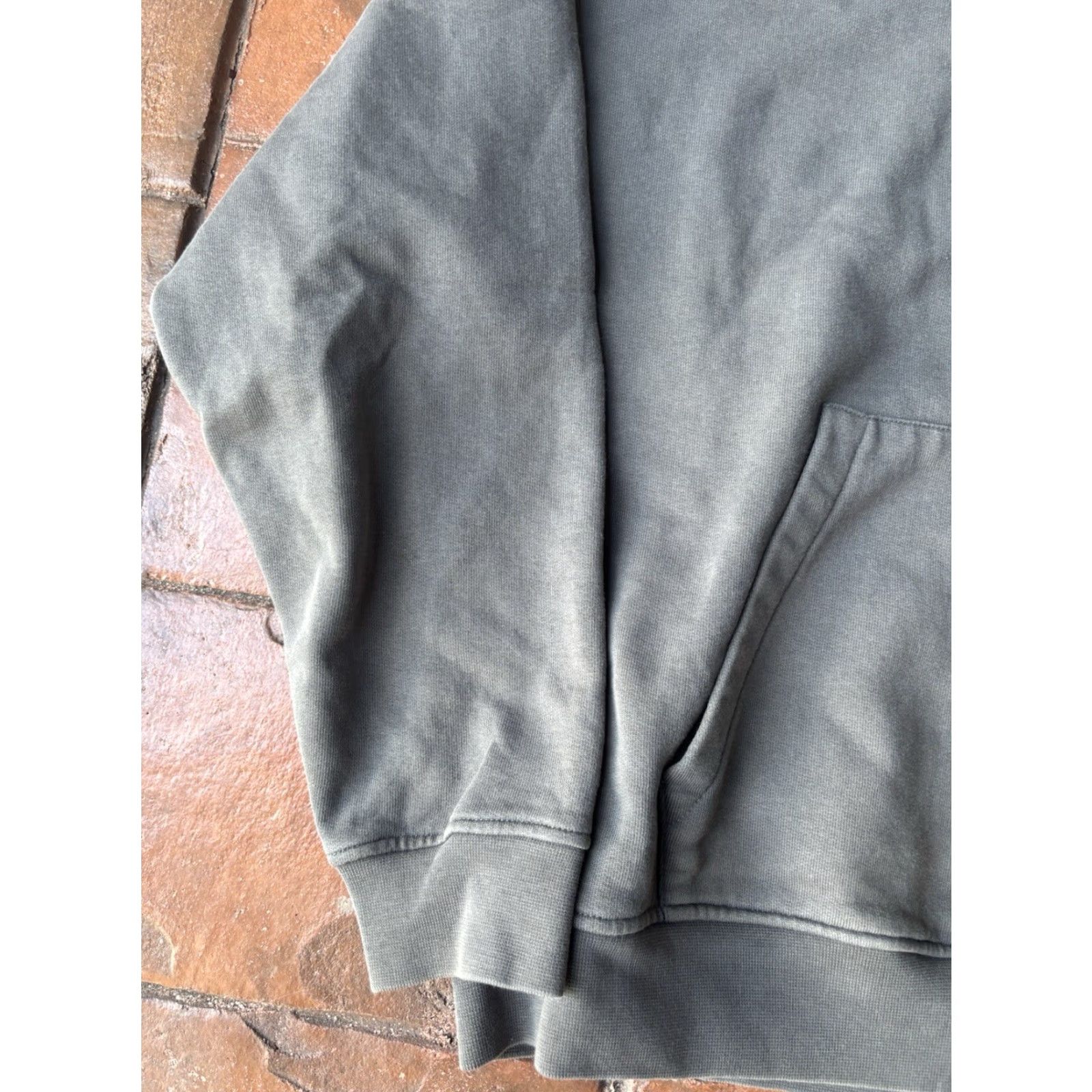 Frame VINTAGE FRAME Embroidered Pullover Hoodie Women Medium Gray Cement FRM Logo Hoodie, Crew Neck, Long Sleeve, Cotton, Activewear, Logo, Designer, 90s? Size M / US 6-8 / IT 42-44 - 4 Thumbnail