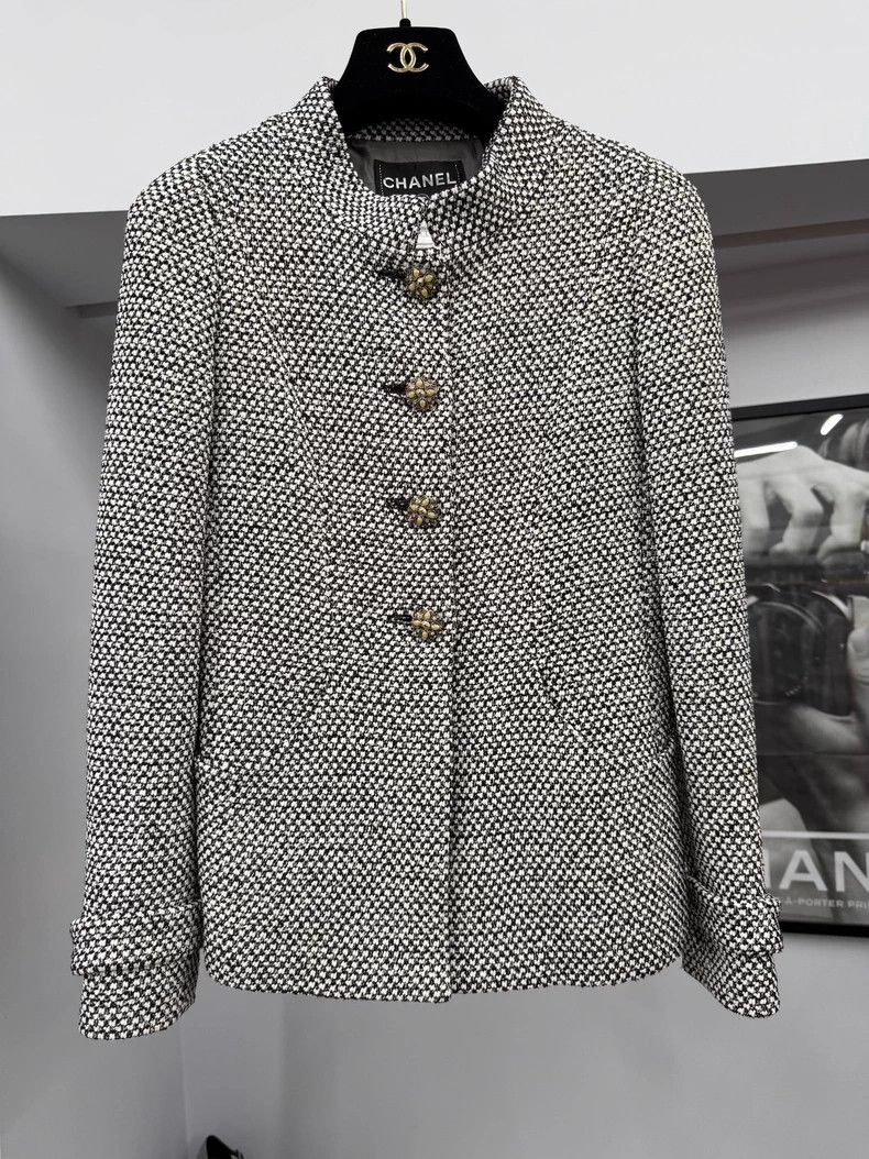 Chanel Chanel Mumbai series small stand-up collar gem button twee Size XS / US 0-2 / IT 36-38 - 1 Thumbnail