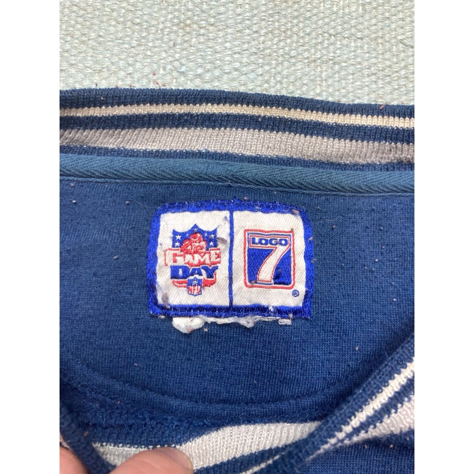 NFL VINTAGE 90s Dallas Cowboys NFL Logo 7 Embroidered Sweatshirt XL Adult Blue Pullover Mens Size US XL / EU 56 / 4 - 4 Thumbnail