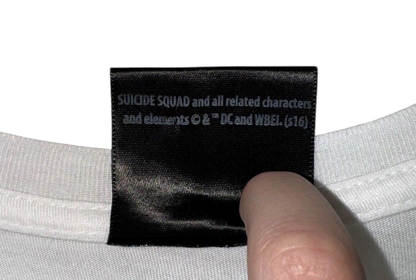 Designer Suicide Squad Harley Quinn Bubble Gum Big Print Shirt Sz L Size US L / EU 52-54 / 3 - 6 Thumbnail