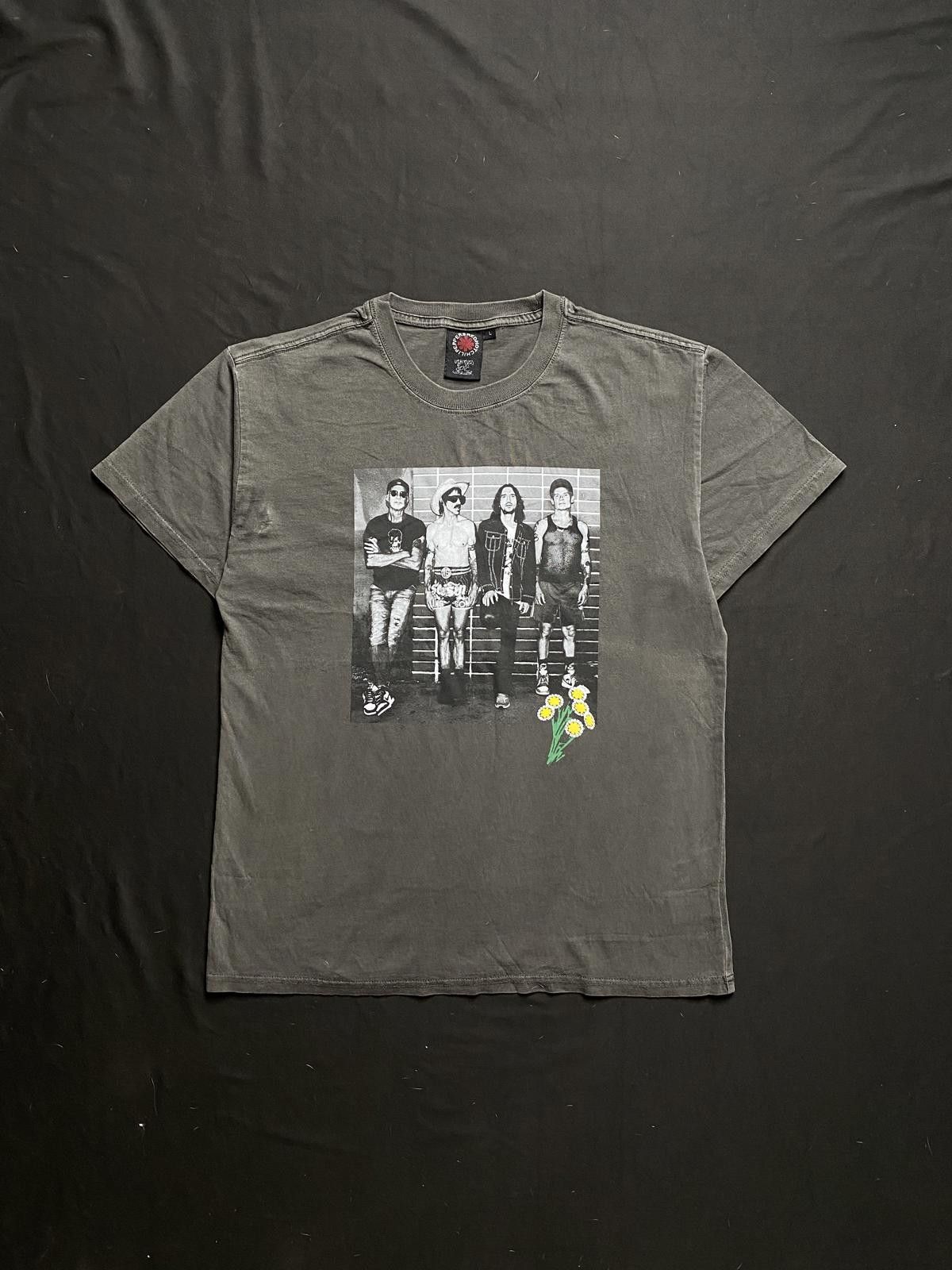 Japanese Brand Rare Red Hot Chili Peppers Band Graphic T-shirt Large Size US L / EU 52-54 / 3 - 1 Thumbnail
