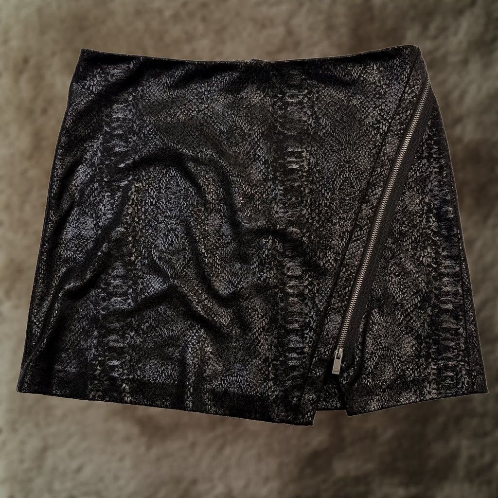 Vince Camuto Two by Vince Camuto Skirt Womens M Black Snake Print Wrap Zip Mini Knit Size 32" / US 10 / IT 46 - 1 Thumbnail