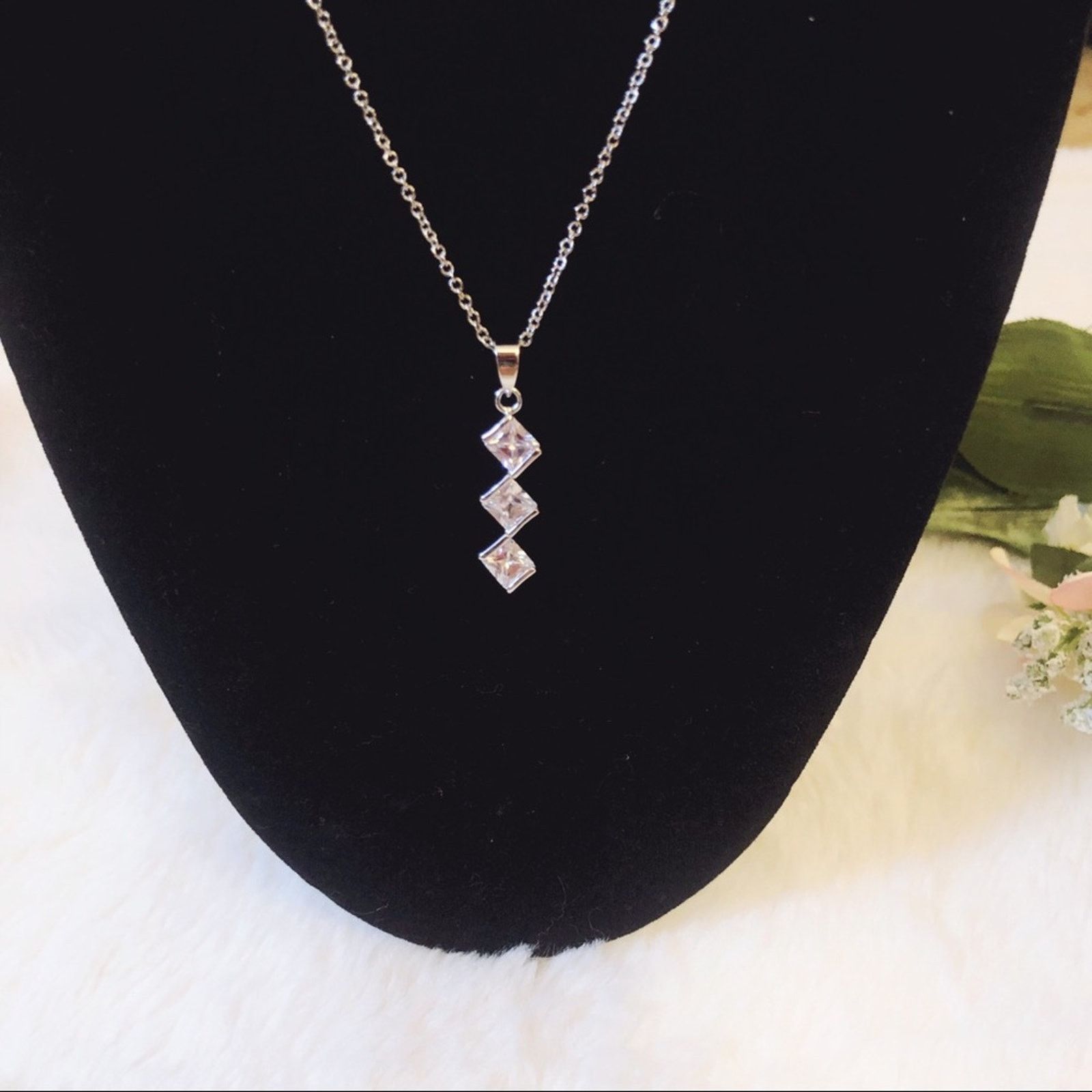 Other Sterling Silver Trio Crystal Necklace Size ONE SIZE - 4 Thumbnail