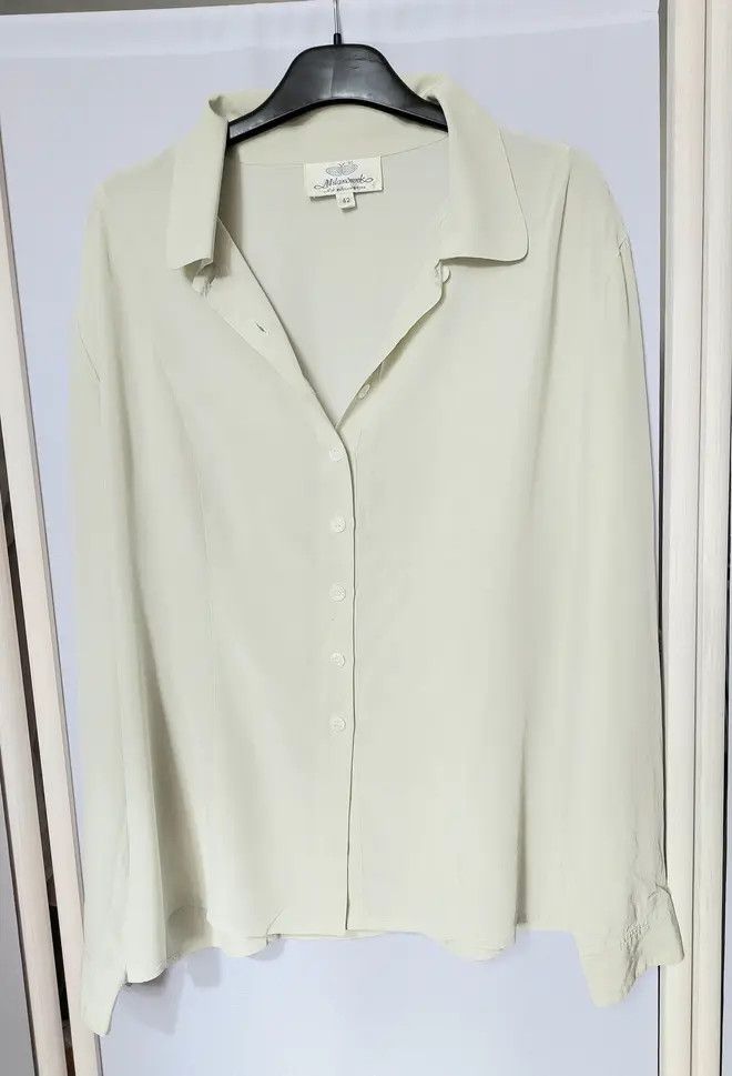 image of 100%silk Shirt Light Green Pistachio Milanówek Vintage in Verde Pistacchio, Women's (Size XL)