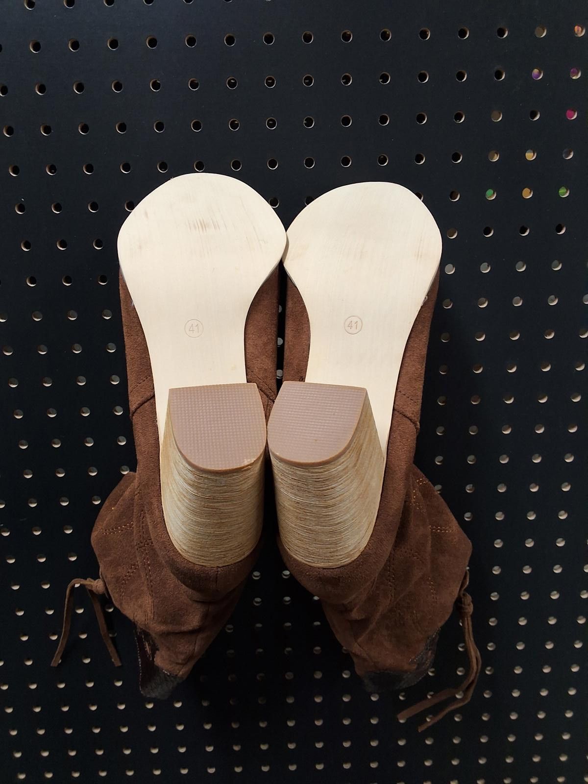 Unknown London Chic Western Cowboy Boots - Snag These Stylish Boots Now! Size ONE SIZE - 6 Thumbnail